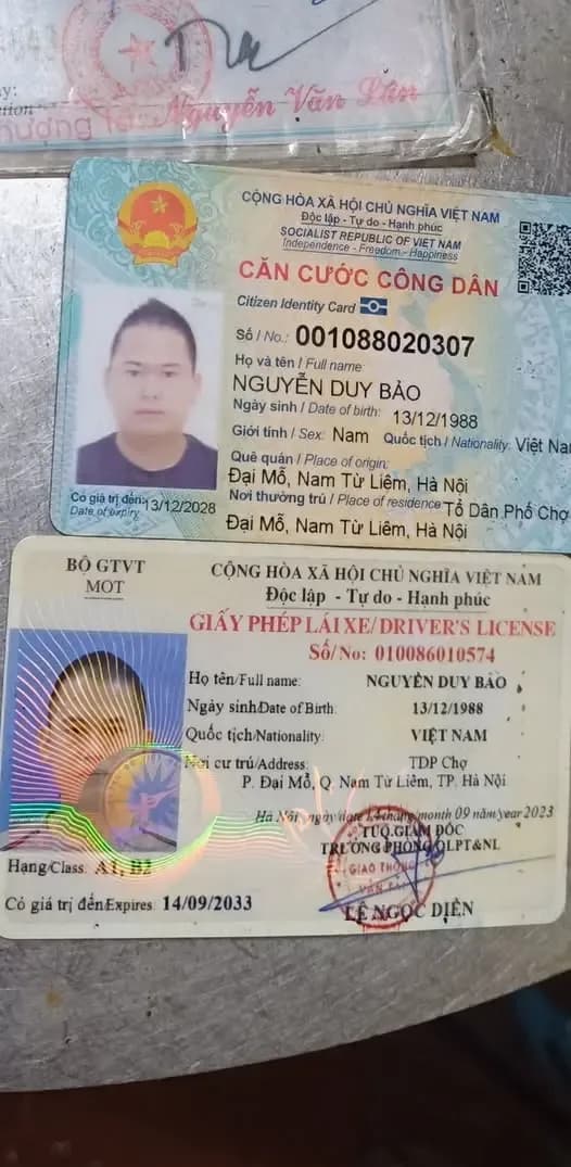 Nhặt được ví tại khu vực chưa rõ, liên hệ 0913327928