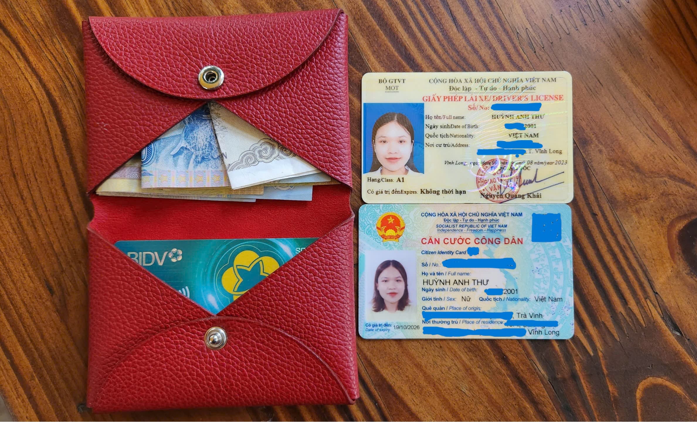 TÌM CHỦ NHÂN ĐÁNH RƠI VÍ