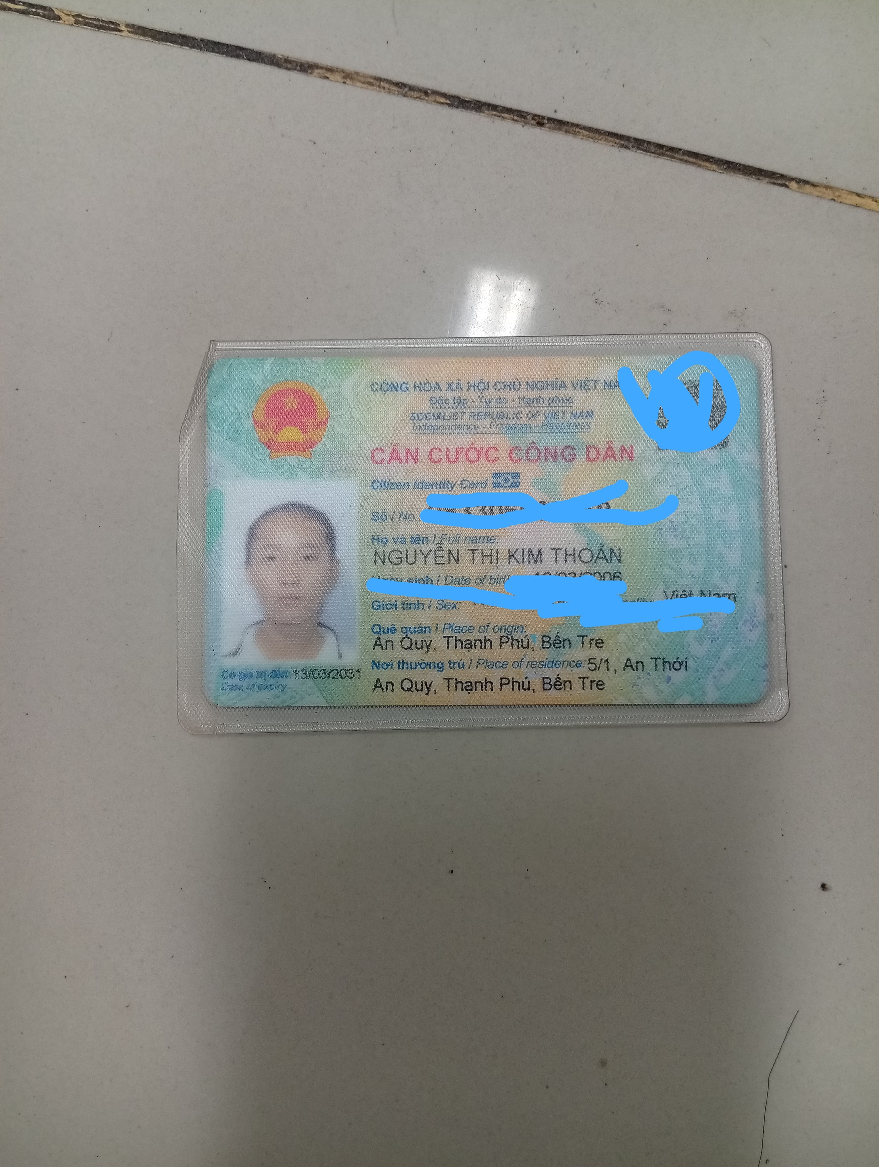 Hôm qua mình có nhặc được chiếc ví tên là Nguyễn Thị Kim Thoản sn 2006
