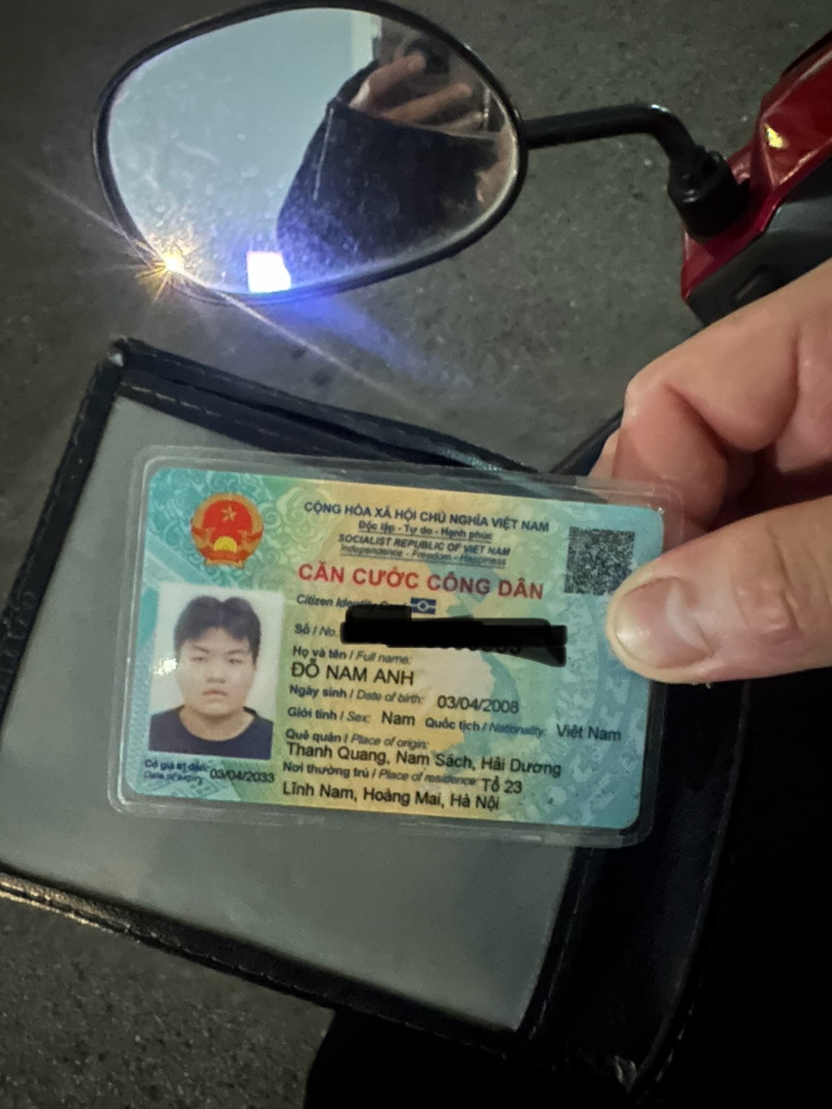 Mình có nhặt đcuowjc chiếc ví này ở royal city ai mất liên hệ 0865102807 lấy lại nhé 