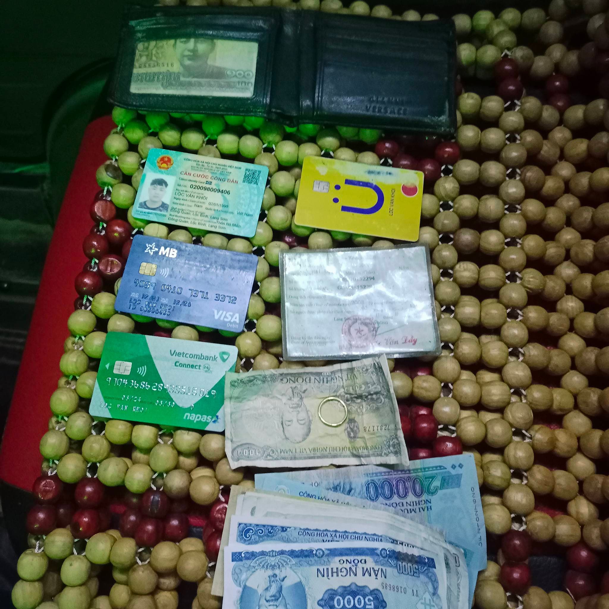 Nhặt được giấy tờ