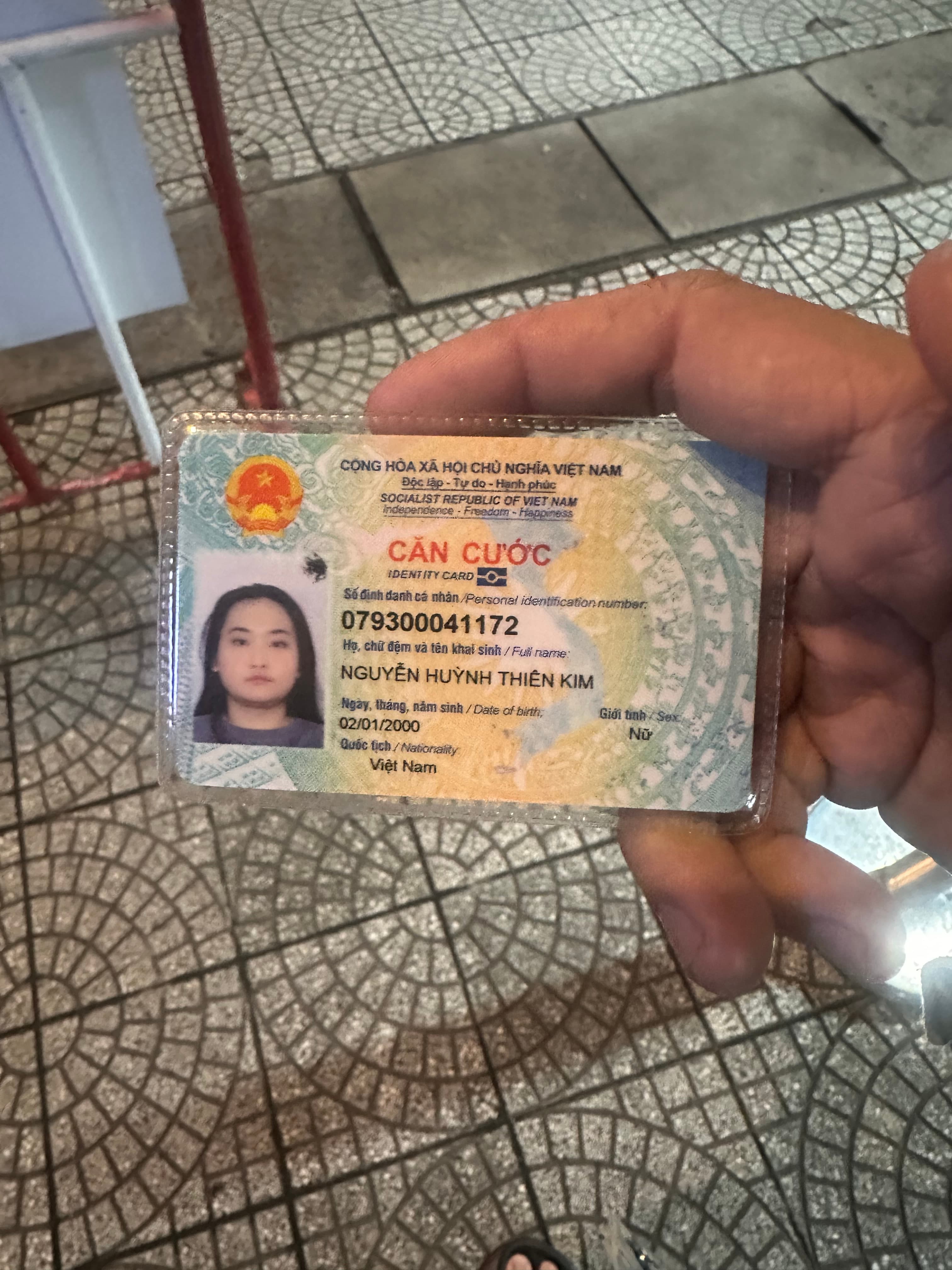 Mìn tên phong hiện có nhặt được 1 bóp nguyễn huỳnh thiên kim