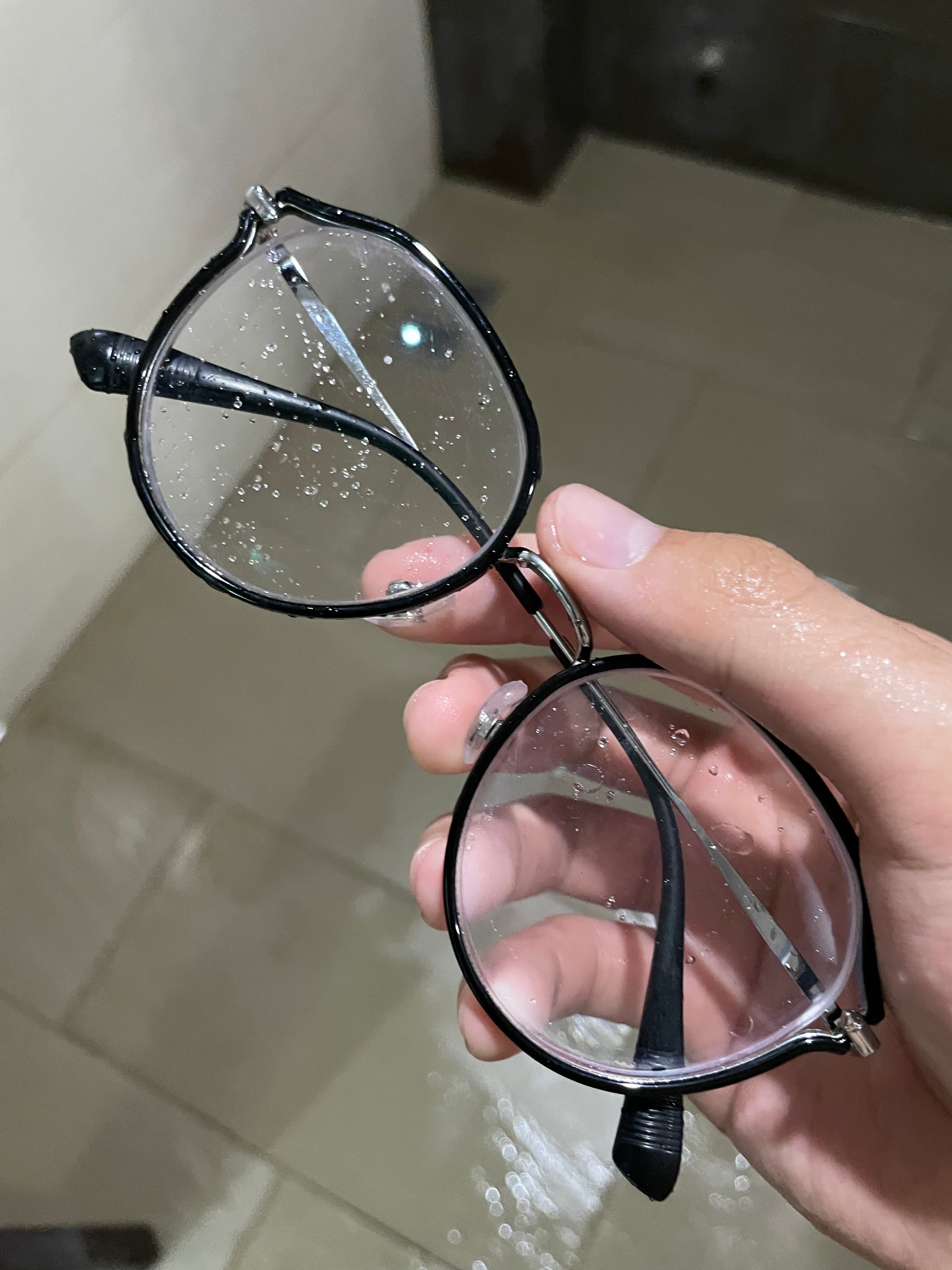 Nhặt được kính tại Bãi biển Mỹ Khê, Đà Nẵng