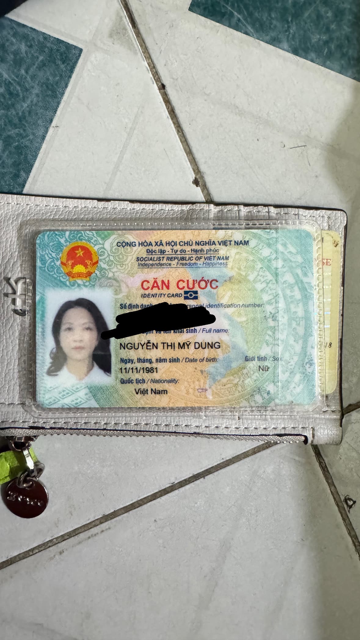 Chiều nay mình nhặt được ví có 2,5 triệu và giấy tờ cá nhân có thông tin liên hệ mình nhé