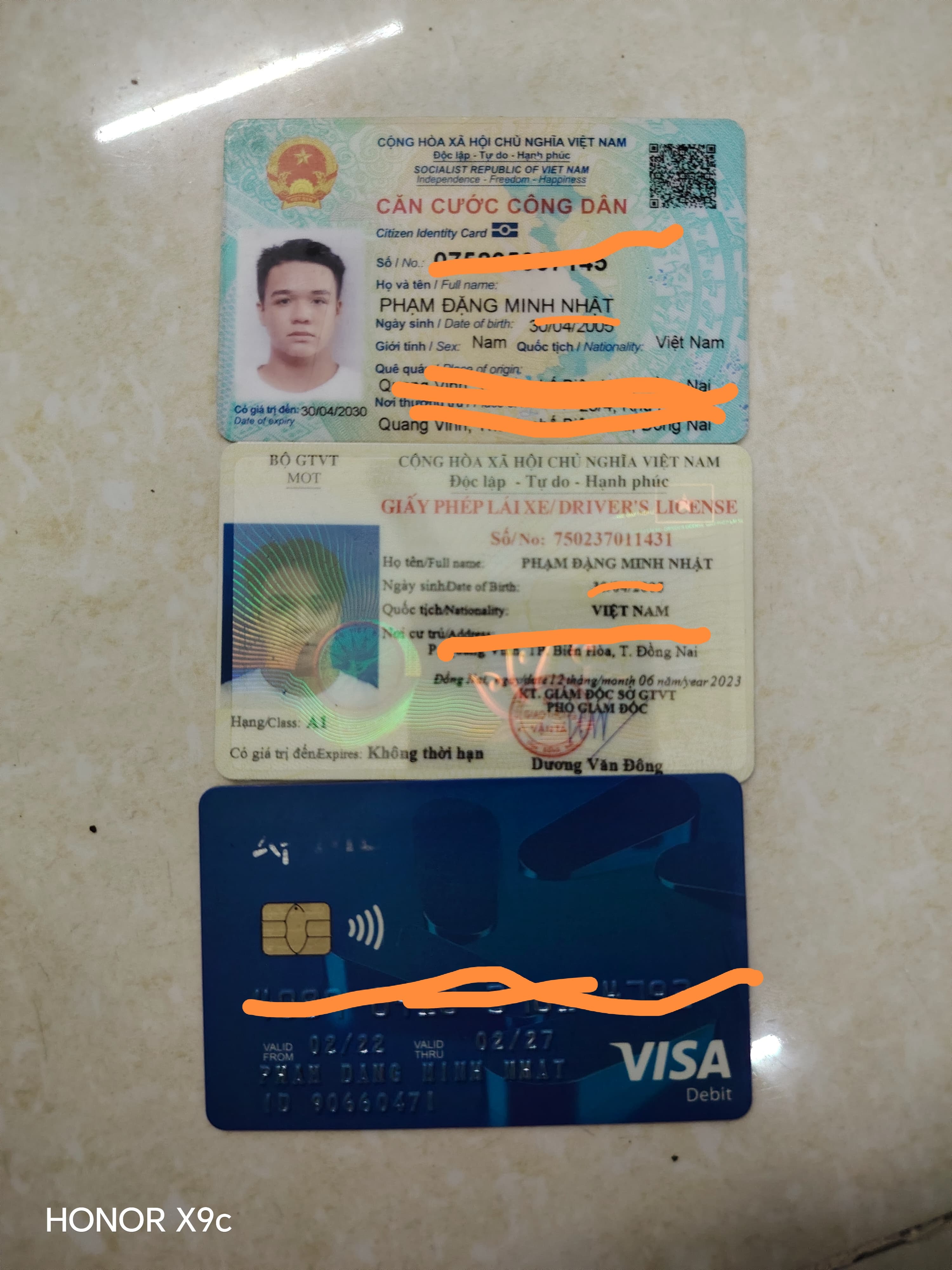 Nhặt được ví tiền