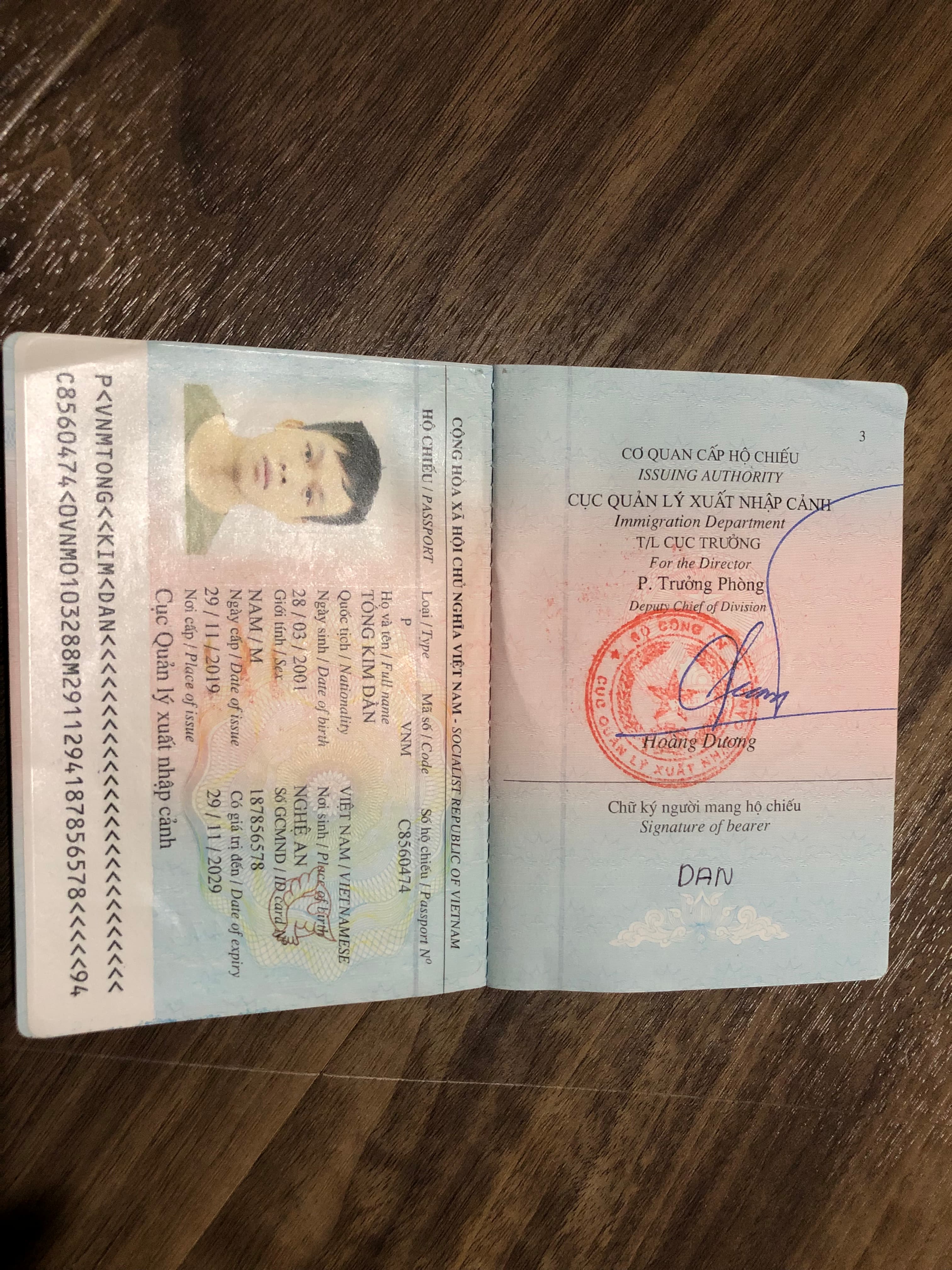 Túi thứ 3 ngày 14/7.22h15’  mk có lm rơi hộ chiếu ở sân bay quốc tế terminal 2 