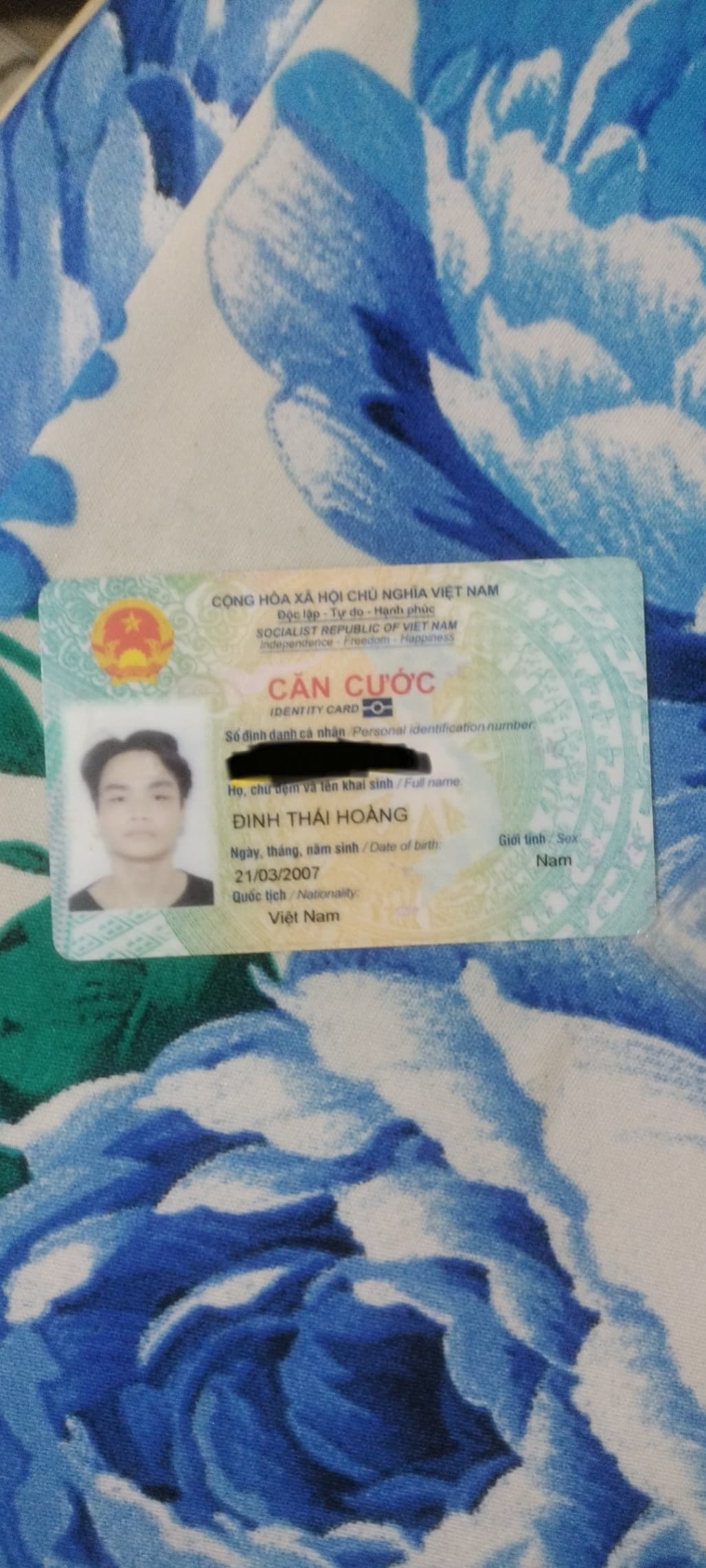 Em bị rơi ví màu đen kv cần thơ tên ĐINH THÁI HOÀNG  2007 ạ sdt 0866848327
