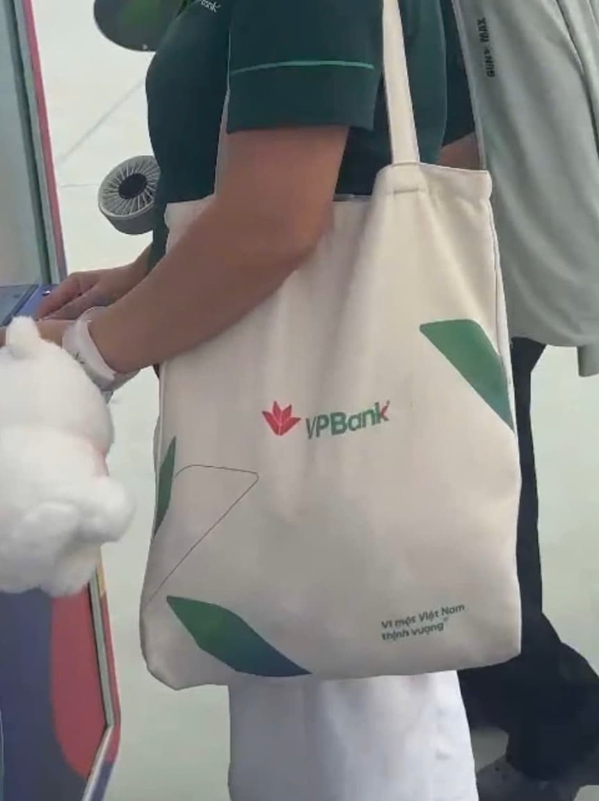 Tìm túi tote Vp bank