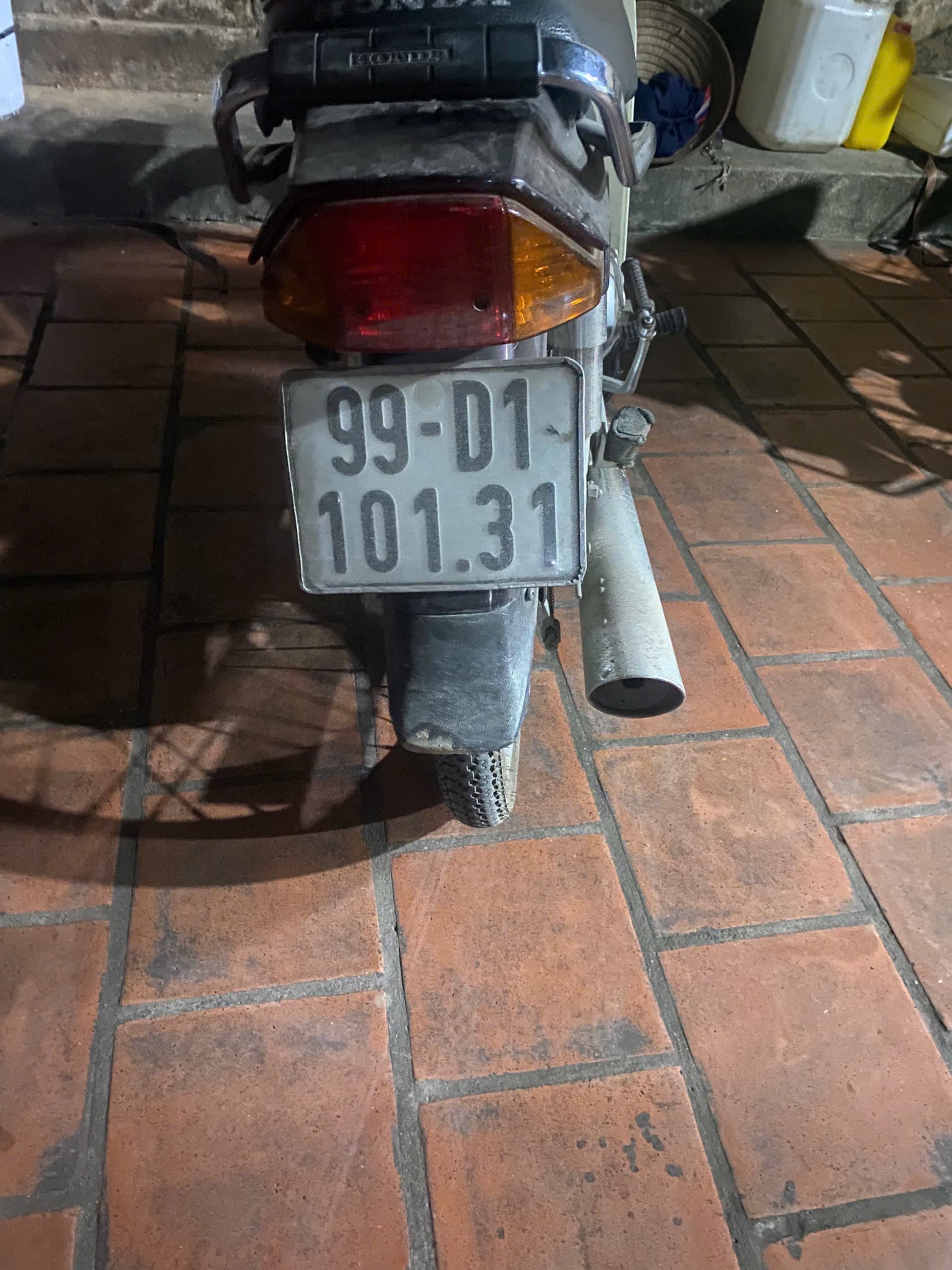 Mất xe ở ngõ 810 La Thành tối ngày 18-6-2023 xe Dream biển 99D1-101.31