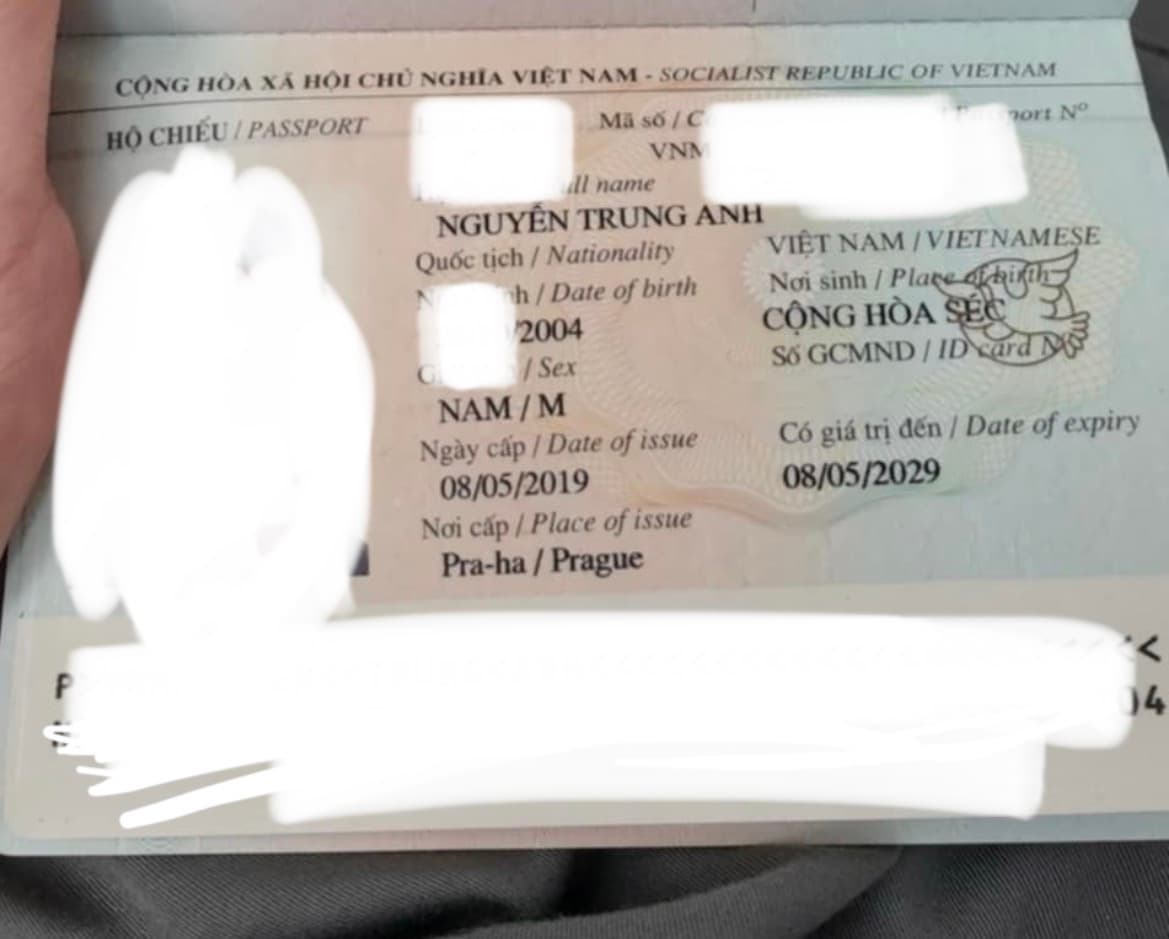 Hộ Chiếu màu xanh lá Trung Anh Nguyen