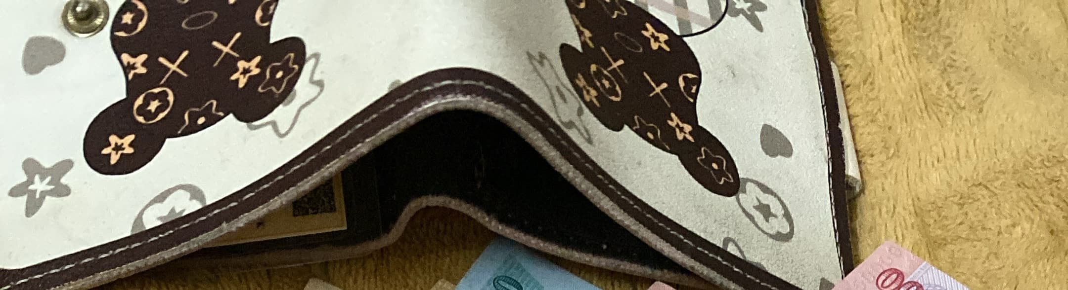 em rơi mất cái bóp có cccd : Nguyeen Hoàng Oanh 14/6/2009 và cavet xe bên trong với ít tiền 