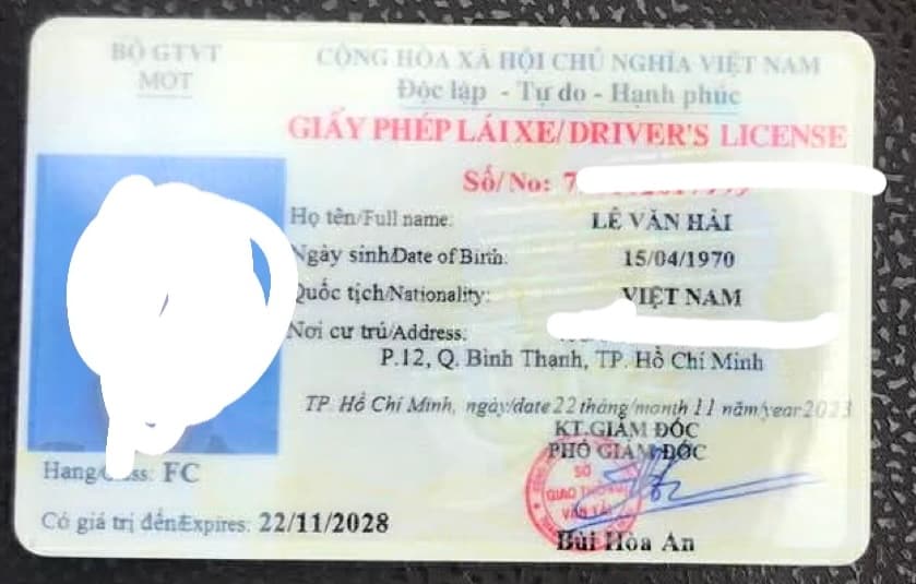 Rơi bóp màu đen có giấy tờ cccd và blx FC Lê Văn Hải 1970 Bình Thạnh TPHCM