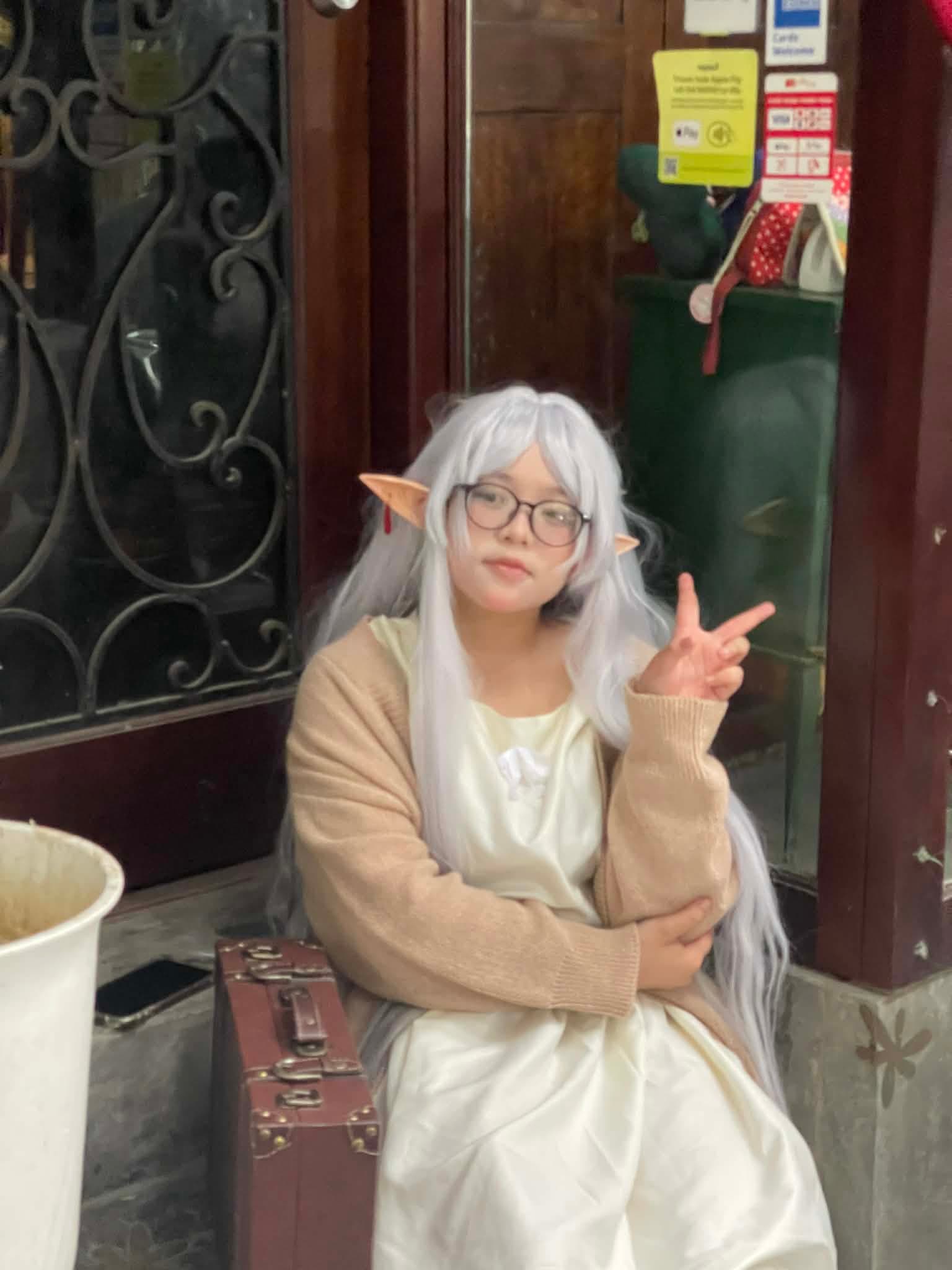 Mình trong lúc chụp hình có để quên đồ ở trước cửa tiệm Flora ở 62 P. Ấu Triệu, Hàng Trống, HN