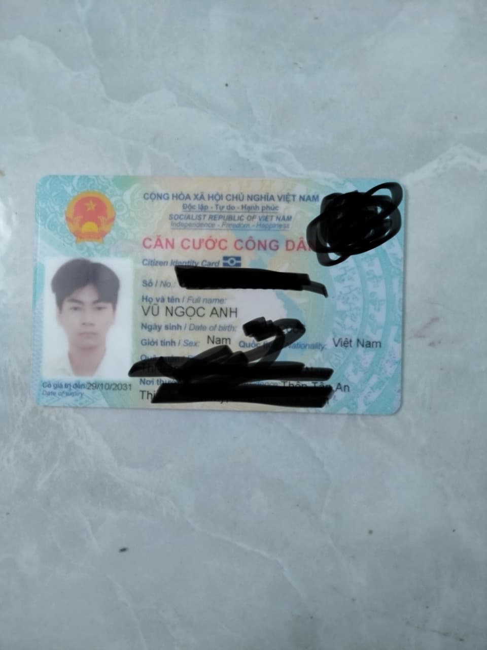 Rơi ví màu đen / giấy tờ tuỳ thân Vũ Ngọc Anh 2006 rơi ở cổng nghĩa trang mai dịch