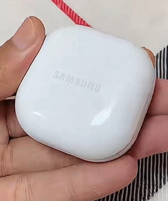 Rơi tai nghe ss galaxy buds fe vỏ trắng trong đen