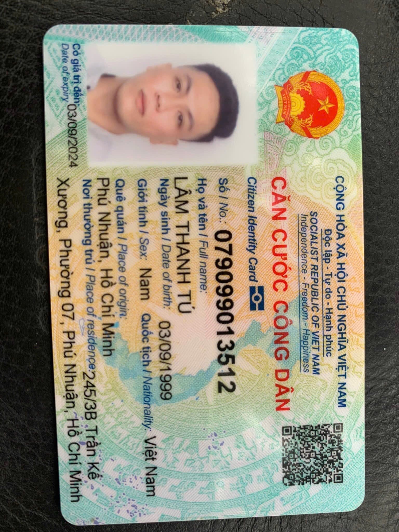 Em có đánh rơi ví màu đen, em làm rơi lúc lên xe di chuyển từ bx miền tây về bx long xuyên,m