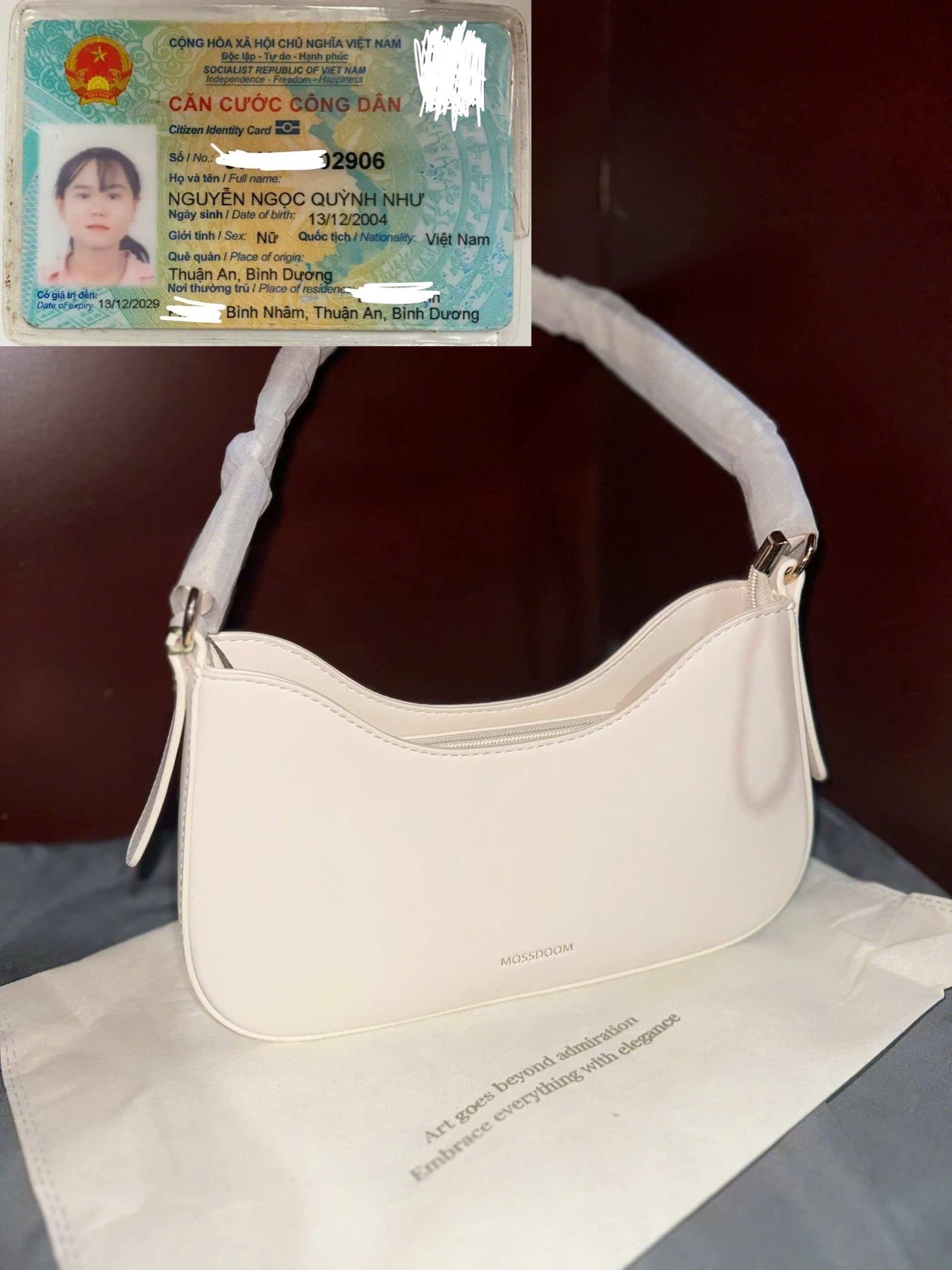 Em có làm rơi 1 cái túi xách màu trắng, vài món đồ .Trong đó có ví màu trắng,Em xin cảm ơn và hậu tạ