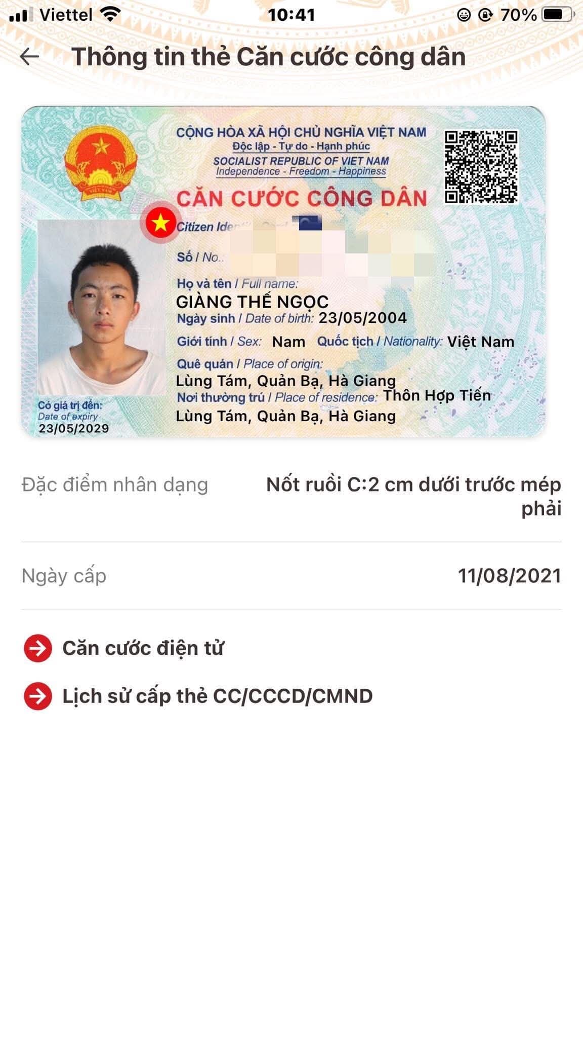Nay tầm 10h em đánh rơi cái ví lùng tám trang kìm ai nhặt được cho em xin lại.cảm ơn