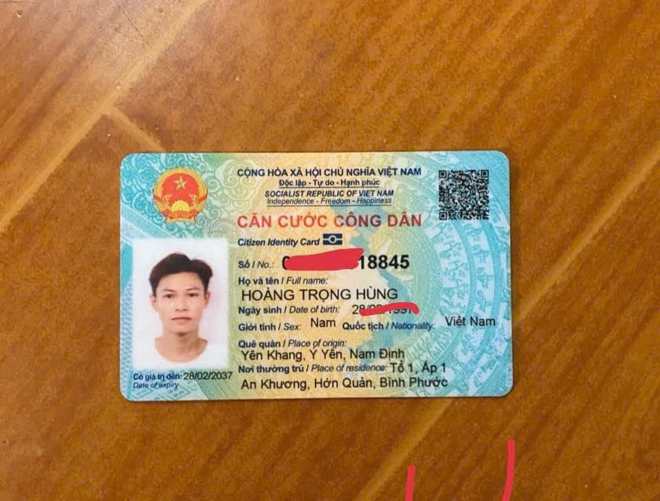 Em bị mất ví : 1 số giấy tờ qtr như ảnh liên hệ em ạ