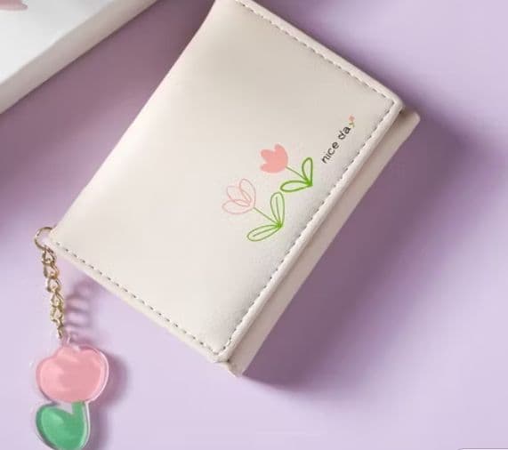 Tìm ví hoa tulip rơi ở Vincom Hạ Long