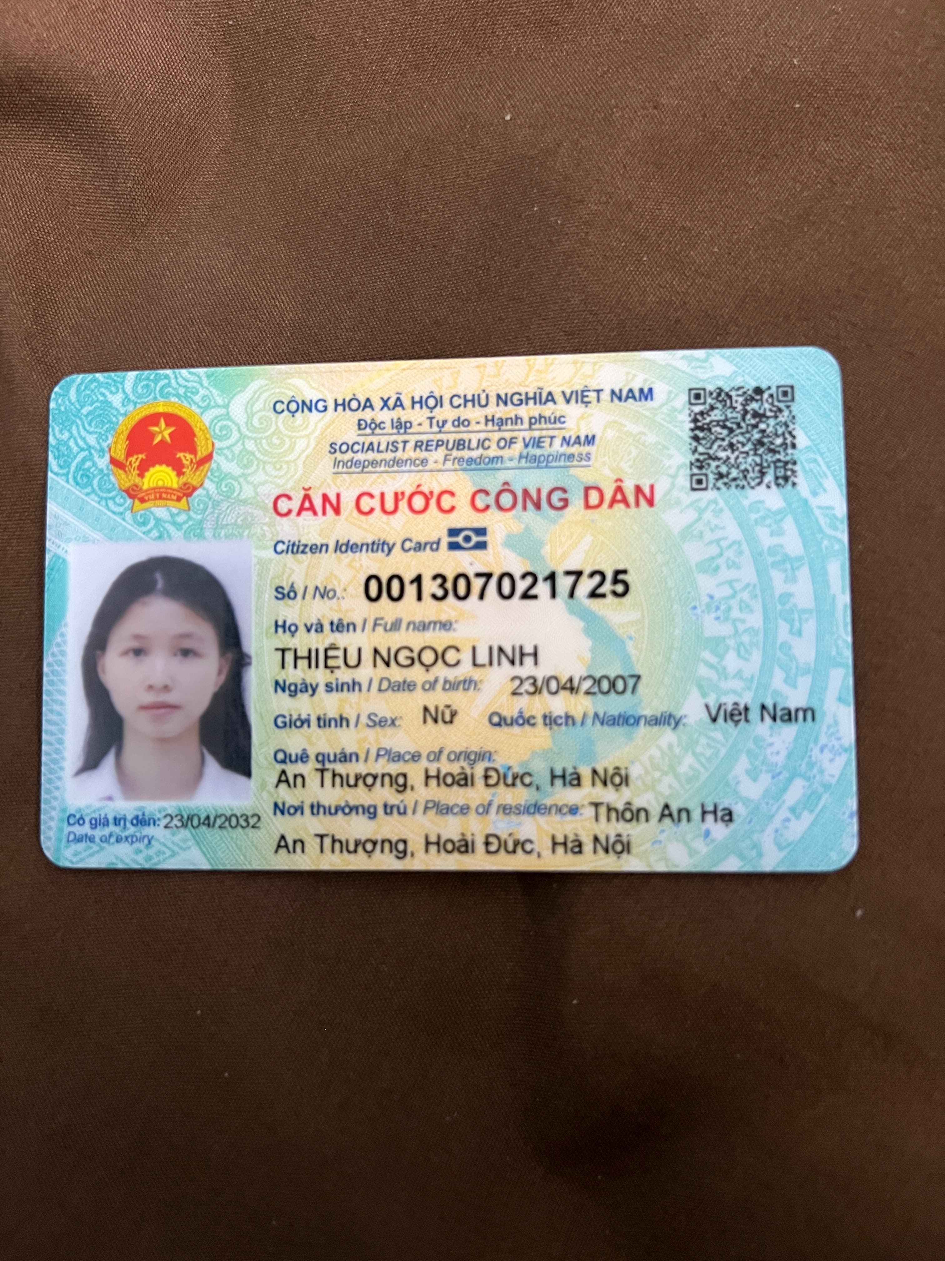 Rơi tập giấy có bằng ielts và cccd có tên Thiệu Ngọc Linh ở đường Láng Hà Nội