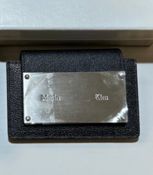 Tìm ví bên trong có giấy tờ tên NGUYỄN HỮU PHONG 1999 rơi ở phố cổ