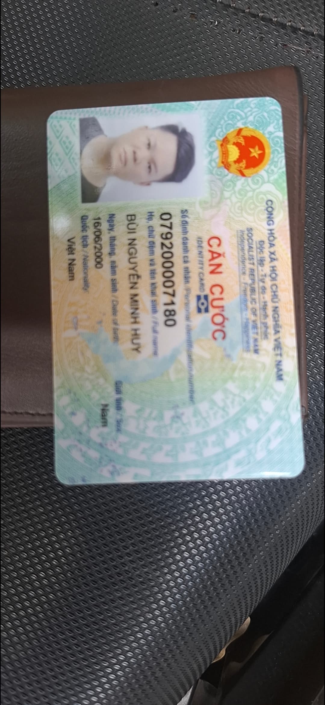 Rớt ví/ giấy tờ tên Bùi Nguyễn Minh Huy 2000 rơi từ đoạn sân cầu lông minh tâm gò vấp về hóc môn