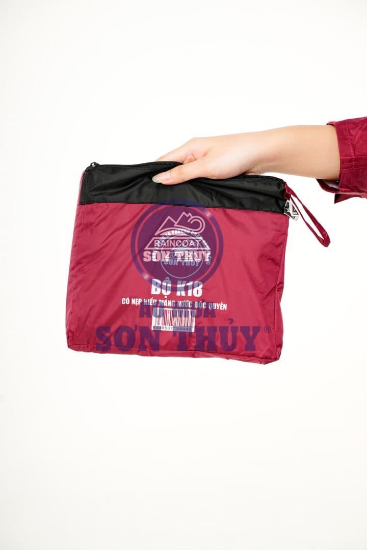 Rơi túi bộ quần áo gió màu đỏ ở Tân yên-yên thế