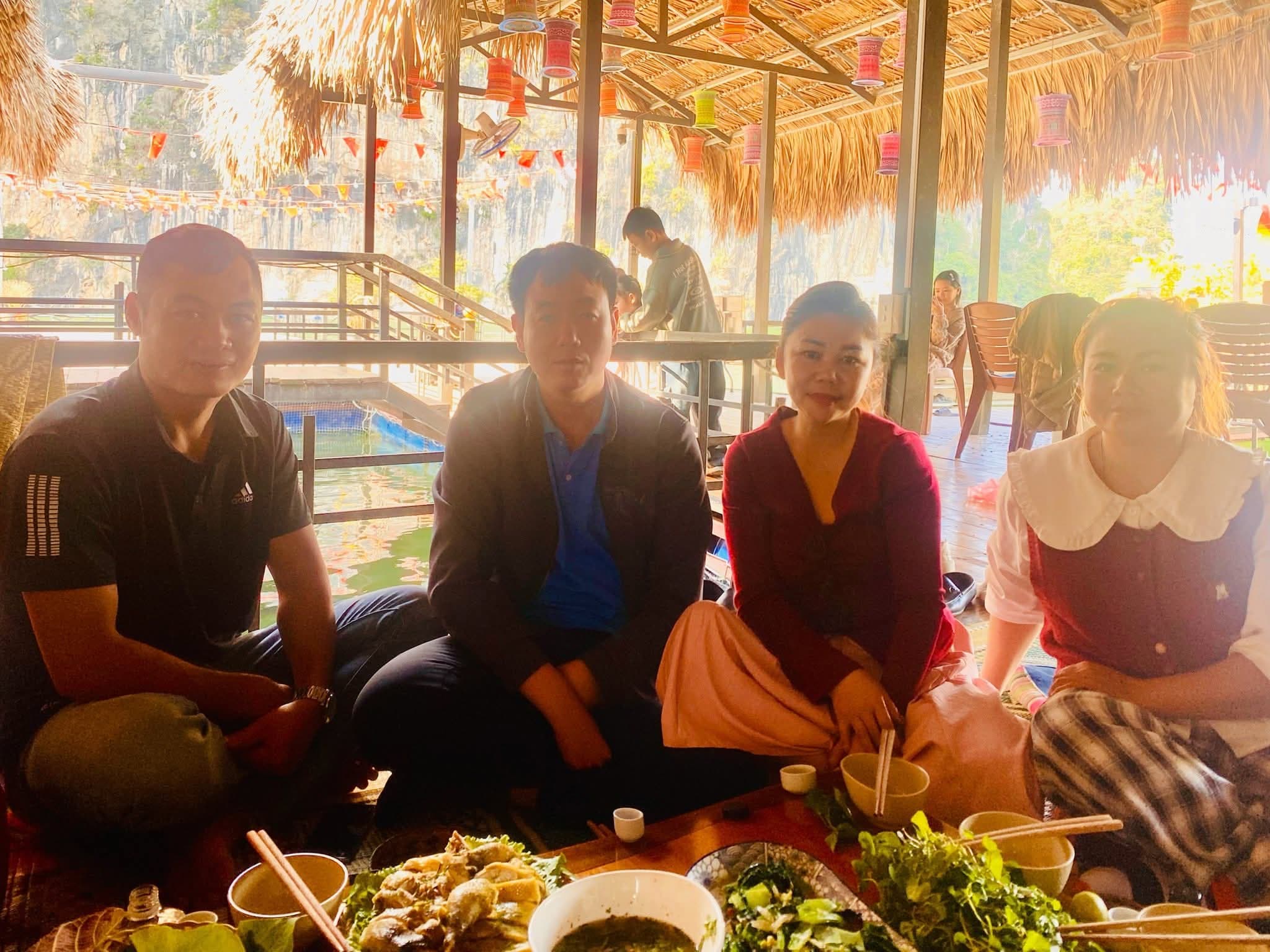 Rơi ví+ giấy tờ tùy thân Hà Ngọc Bách 1987 , rơi ở nhà hàng Thẳm Củng, Ta Gia, Than Uyên 