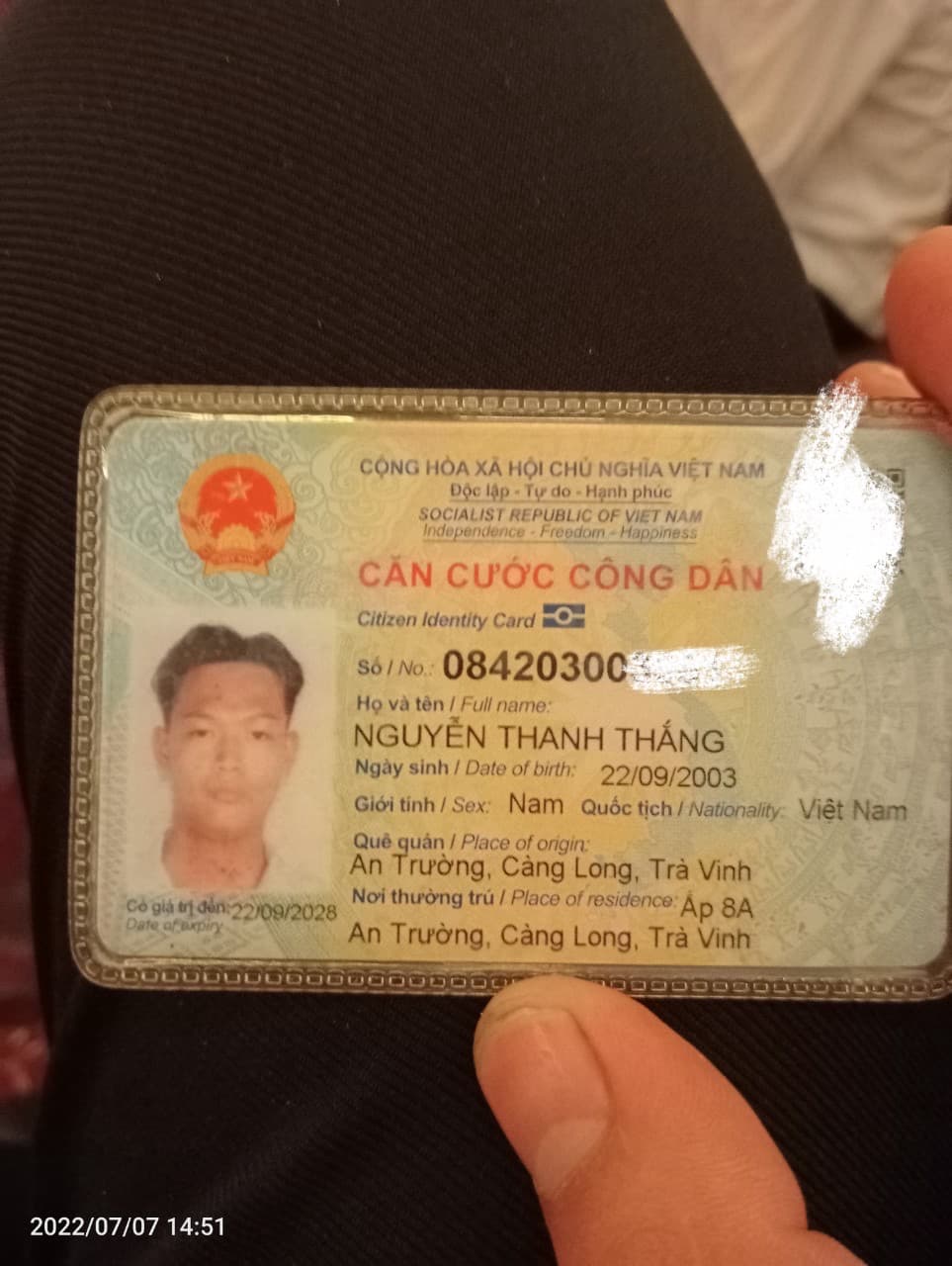 Trên đoạn đường từ đoạn 135 đỗ Xuân hợp chạy về thảo điền có làm rơi 1 cái ví màu đen 