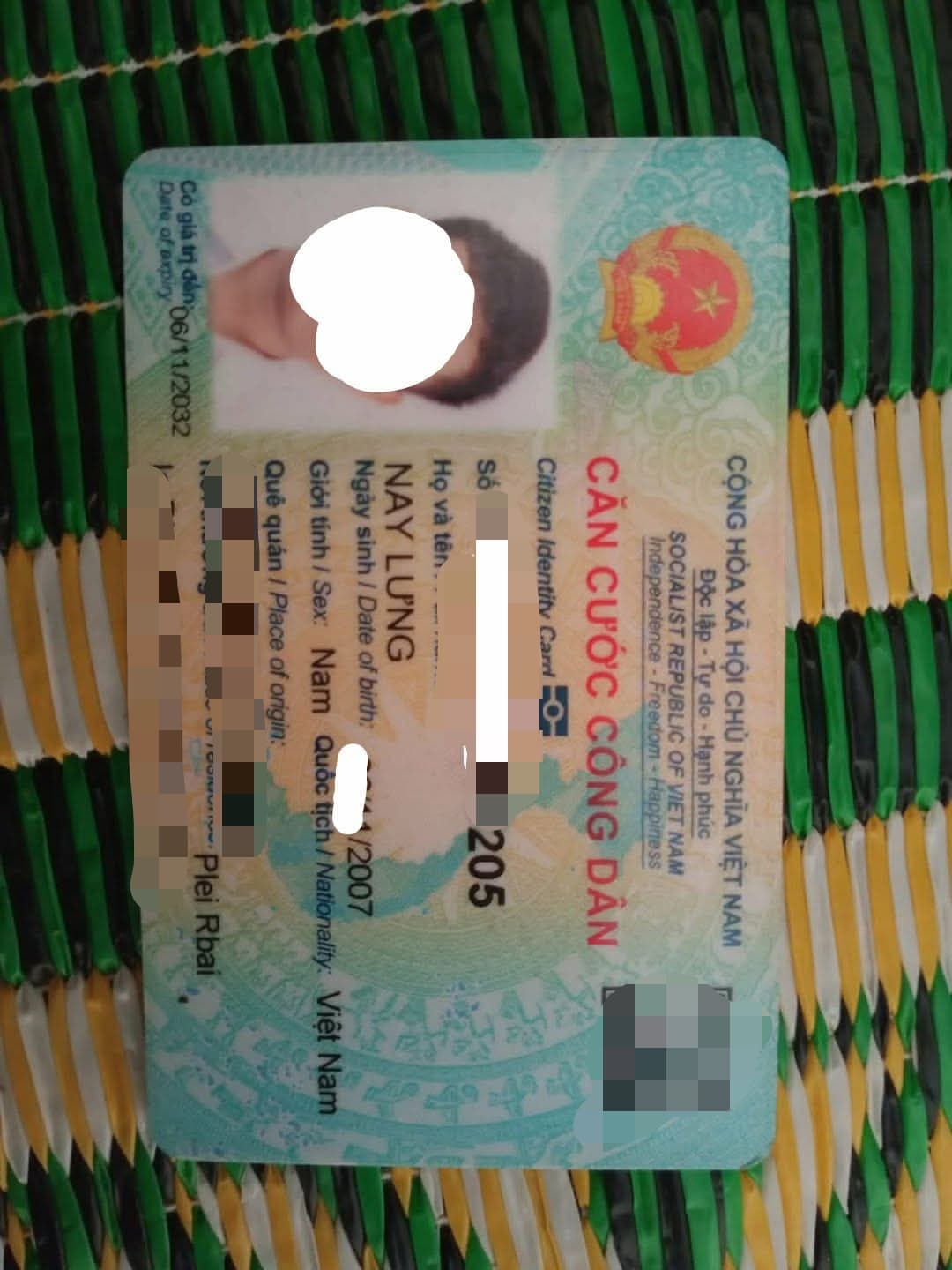 Tìm ví rơi ở Huế, cccd tên Nay Lưng 2007
