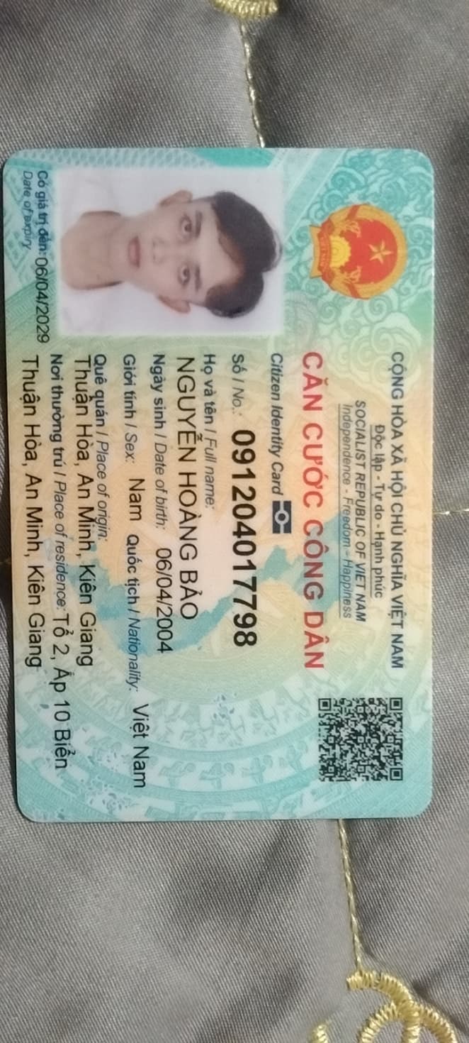 E có rơi 1 cái bóp ở ngã 3 thái lan khi xuống xe thái phong