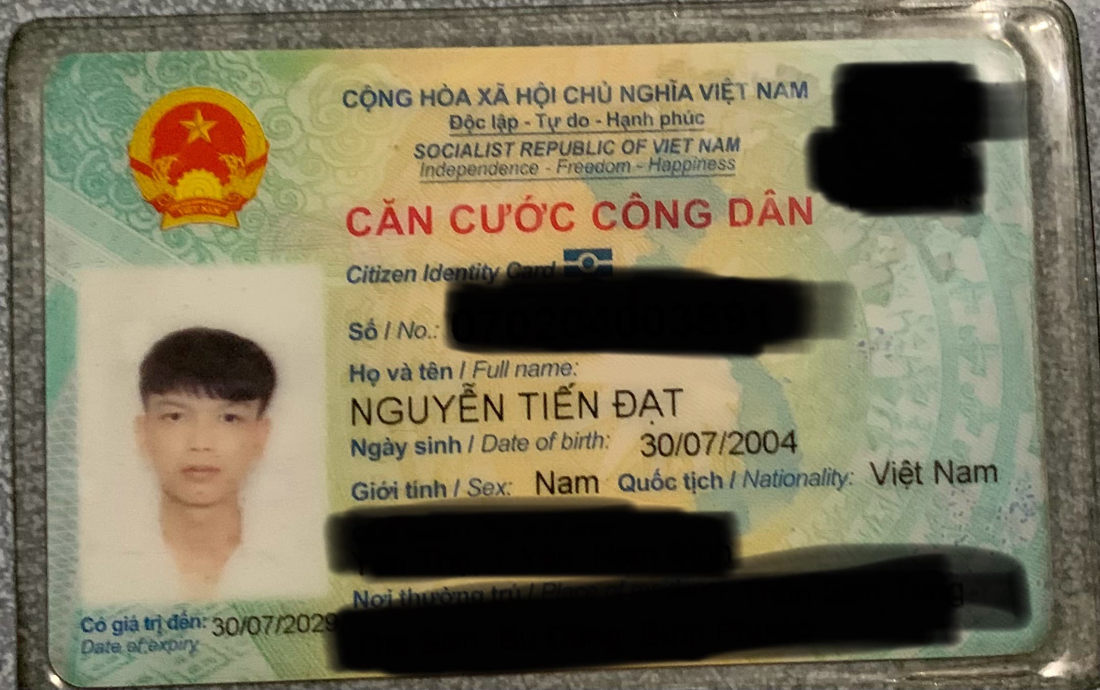 Em mất ví, cccd, cà vẹt xe. Cccd tên nguyễn tiến đạt rơi ở bình dương ai nhặt dc ib em, em hậu tạ ạ