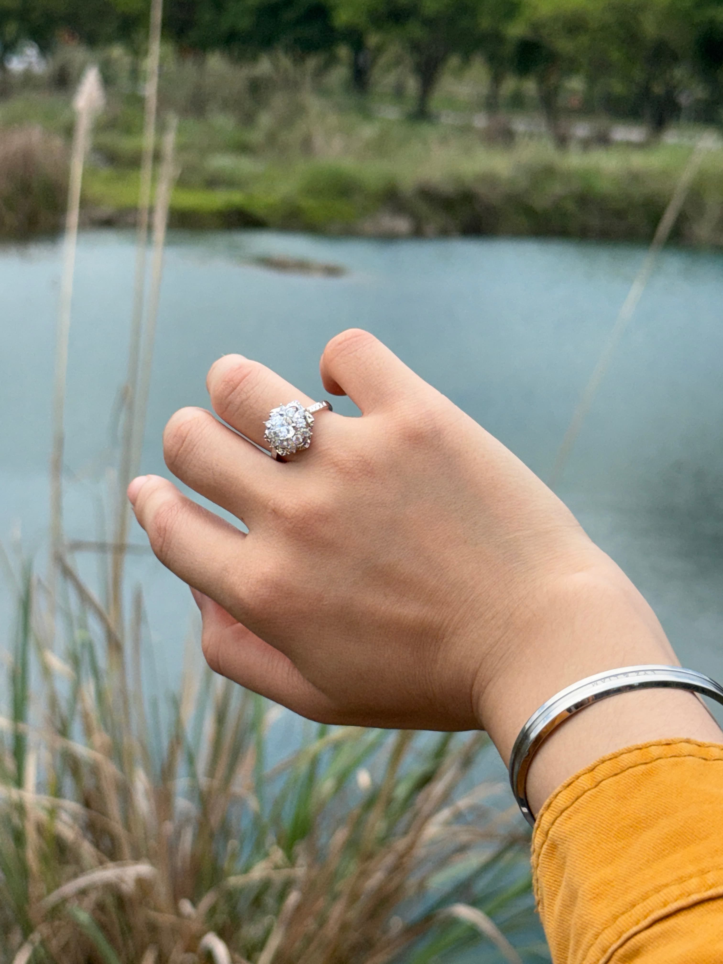 NHẪN CẦU HÔN NUN TR (NHỎ NHÂN MÃ) RƠI Ở HÀ NỘI - CÓ HẬU TẠ