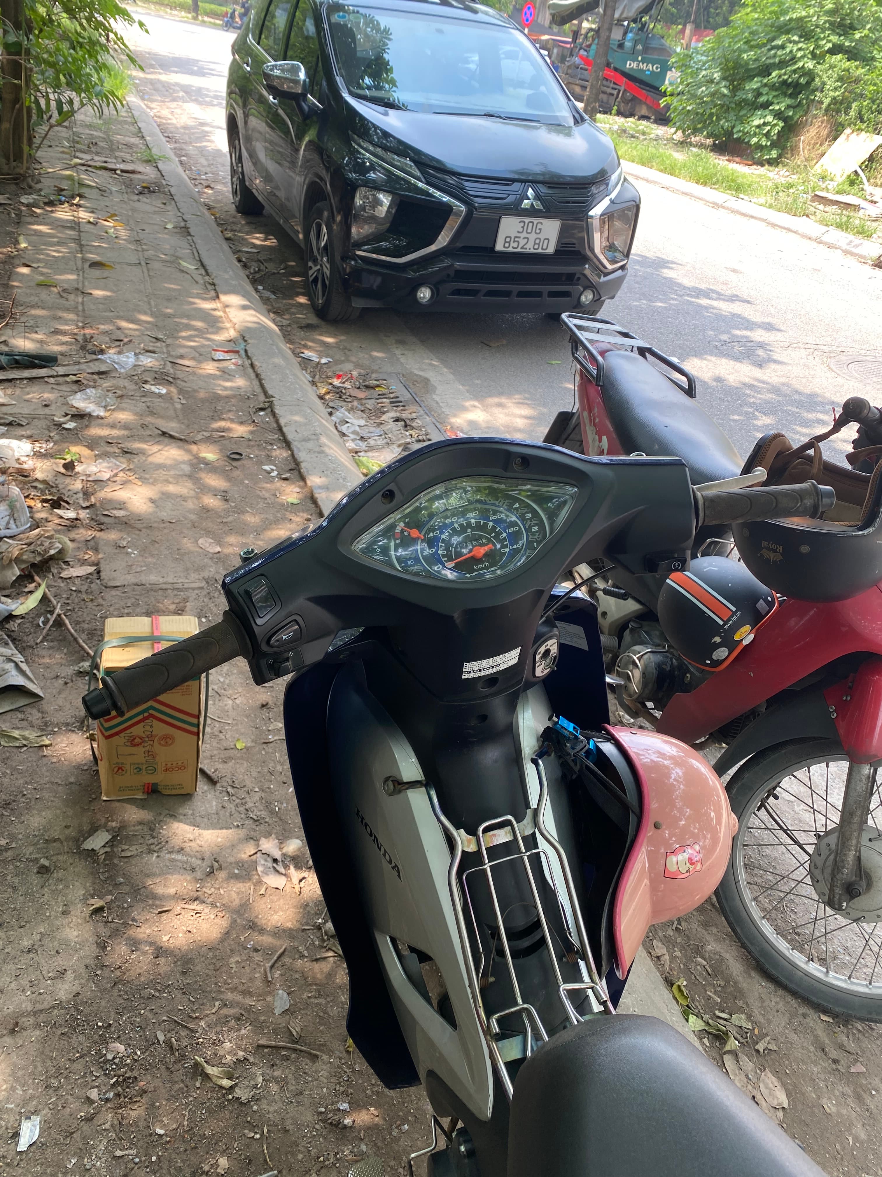 em cần tìm xe máy bị trộm ạ