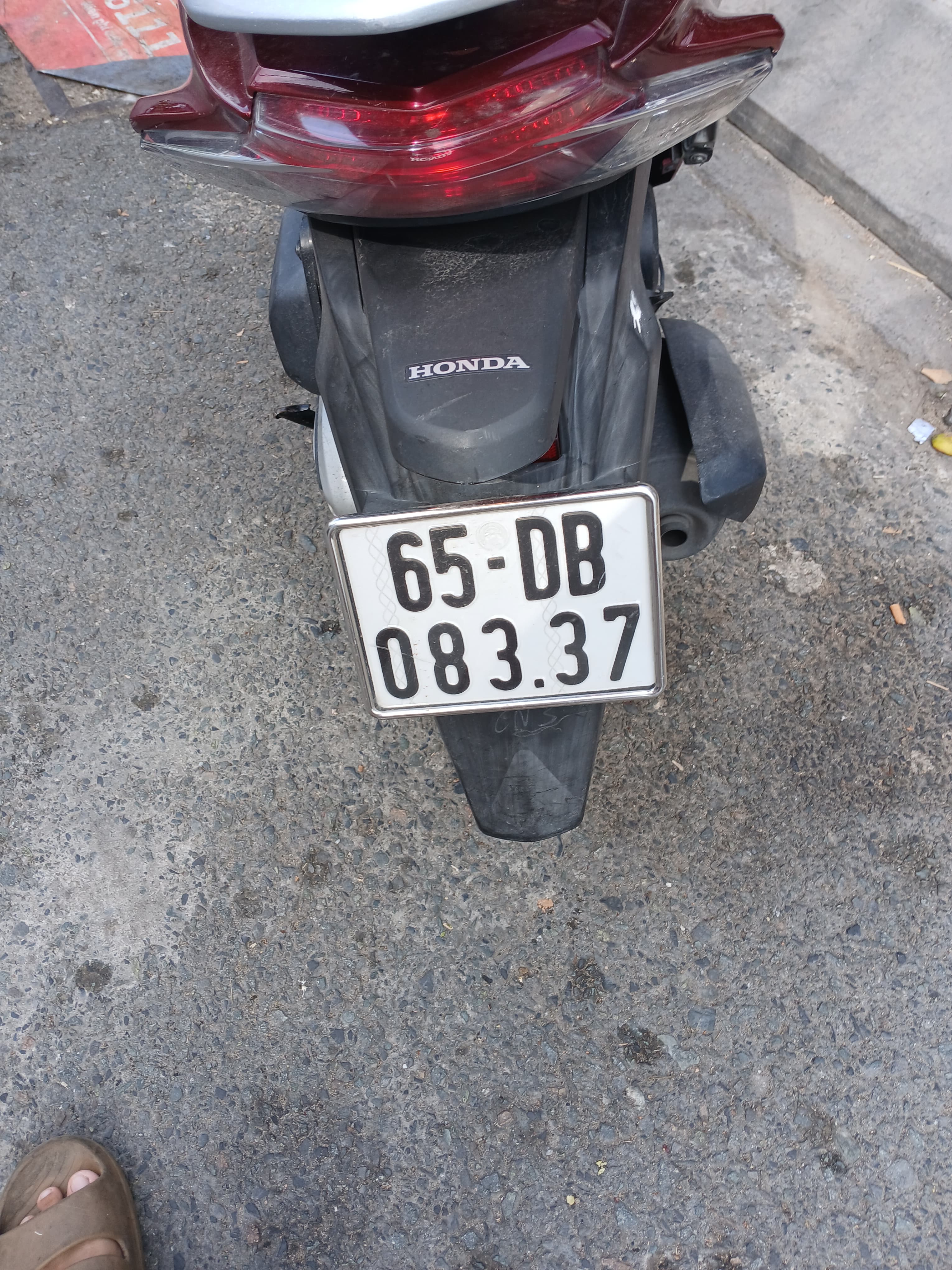 Mình bị rót giấy xe của xe này ai có nhặt được liên hệ mình xin hậu tạ ạ 0939150188