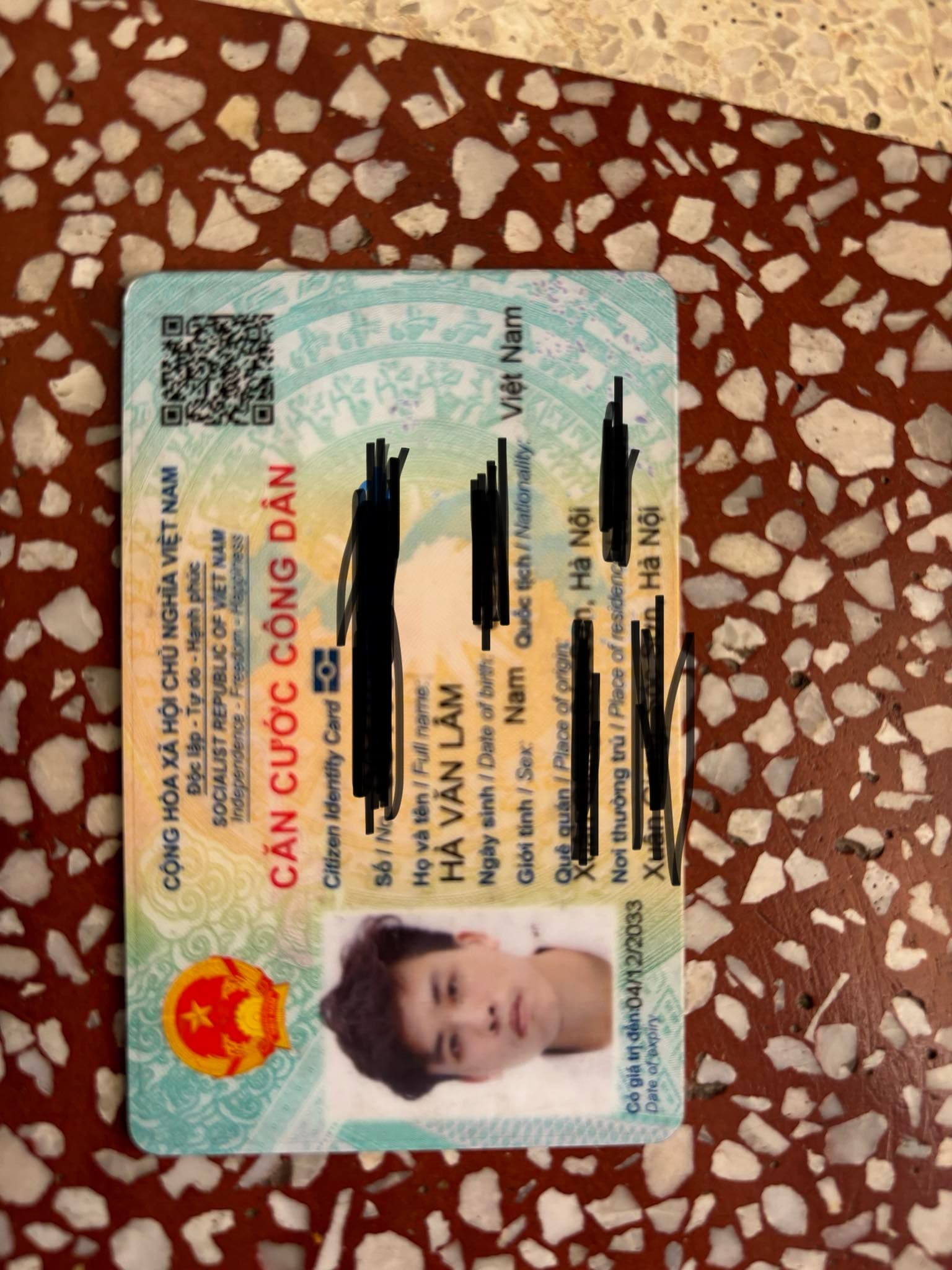 Rơi giấy tờ Hà Văn Lâm