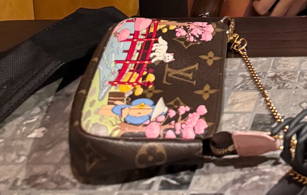 Em cần tìm túi ở quận 2. Túi LV ạ