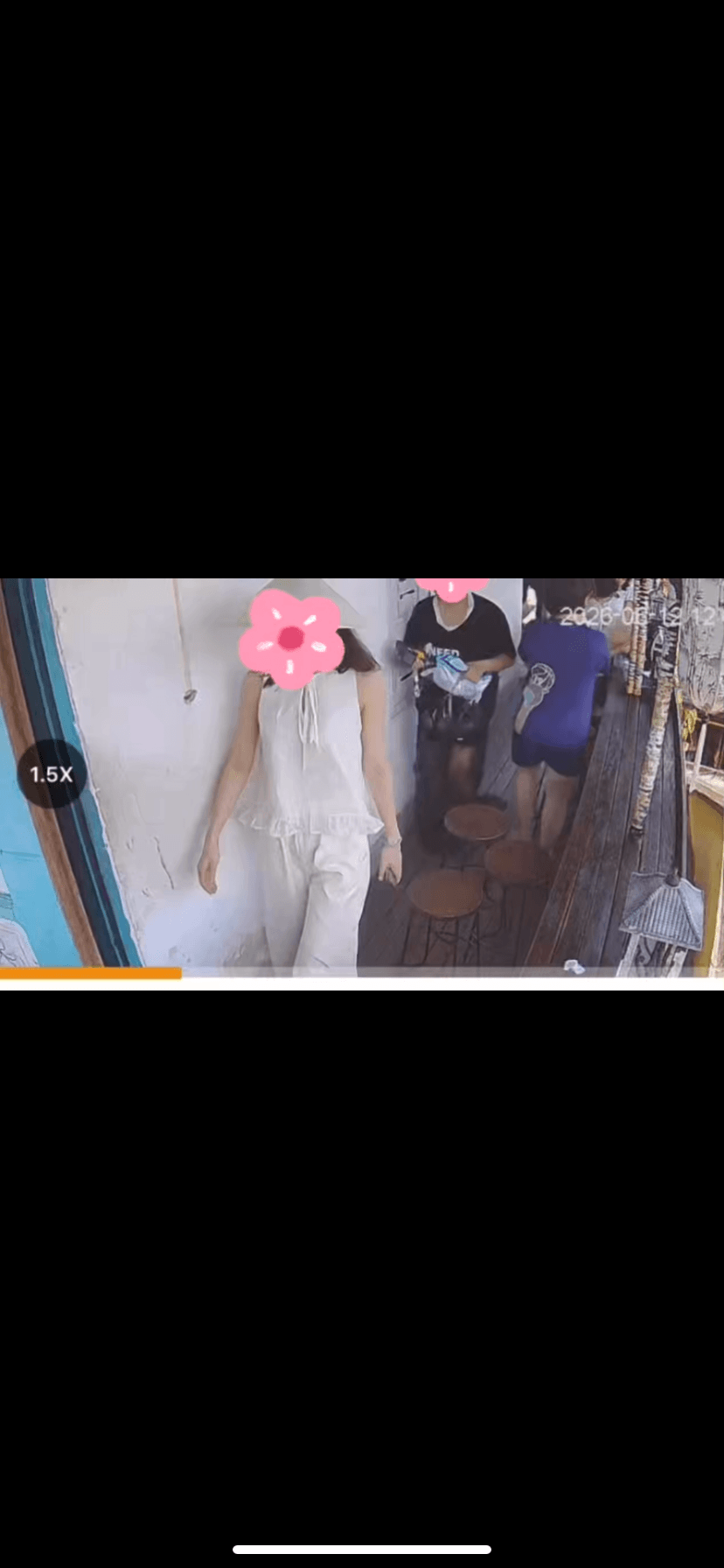 Máy ảnh digital có giây treo đen hồng có trái tim chỗ Faifo hội an 