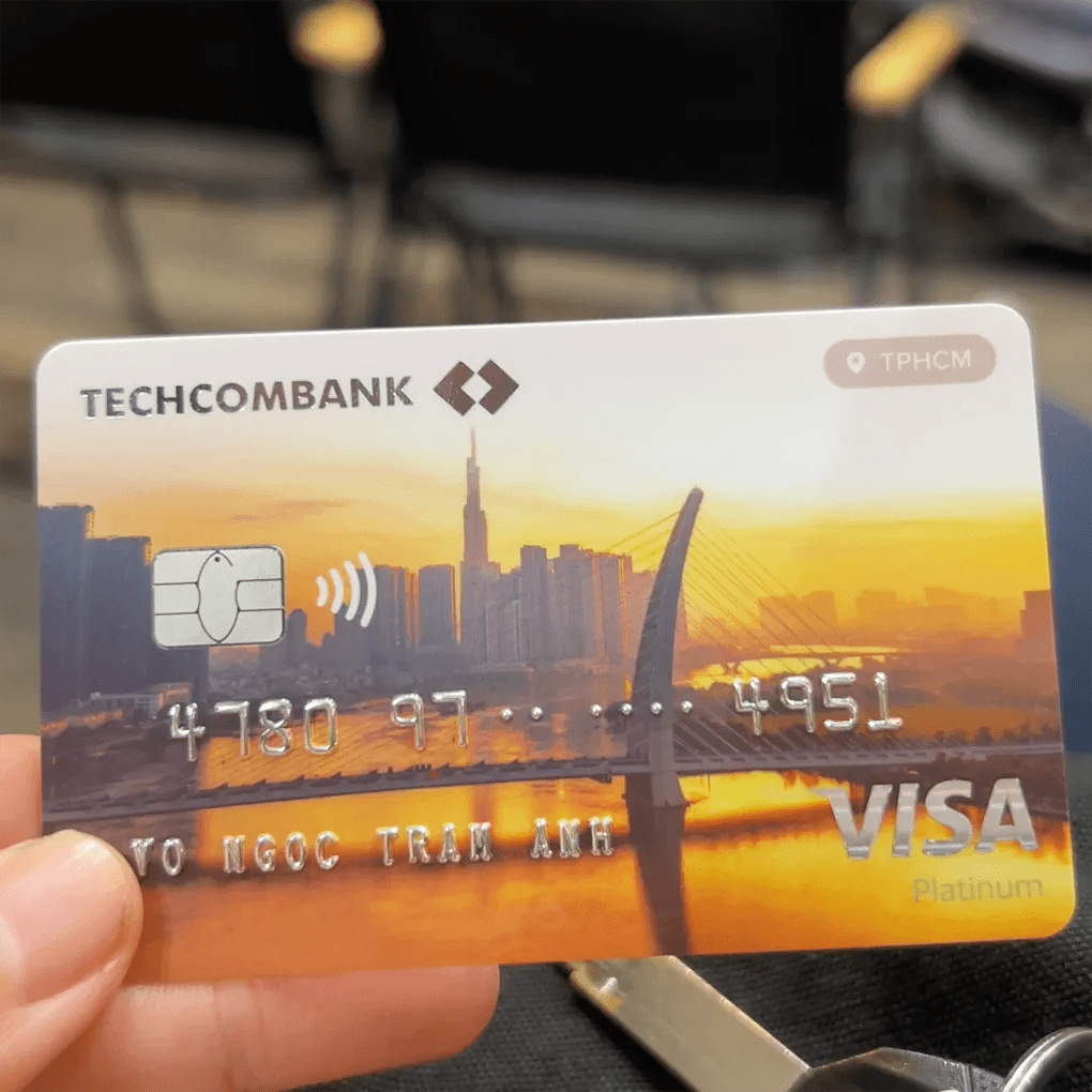 Rơi ví giấy tờ tên Võ Ngọc Trâm Anh ,2 thẻ ngân hàng mb &techcombank,carvet xe,20k tiền mặt 