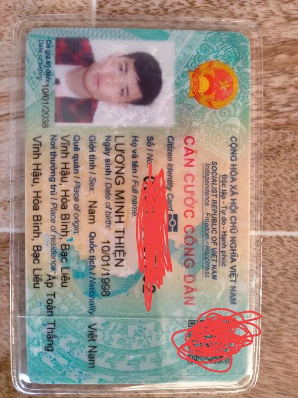 Rơi ví màu đen , giấy tờ tùy thân lương minh thiện 1998 ở bạc Liêu 