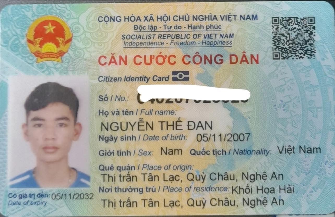 tìm ví rơi trên xe taxi trên đường từ bến xe trung tâm đà nẵng về bào mạc 18 đà nẵng có cc như hình
