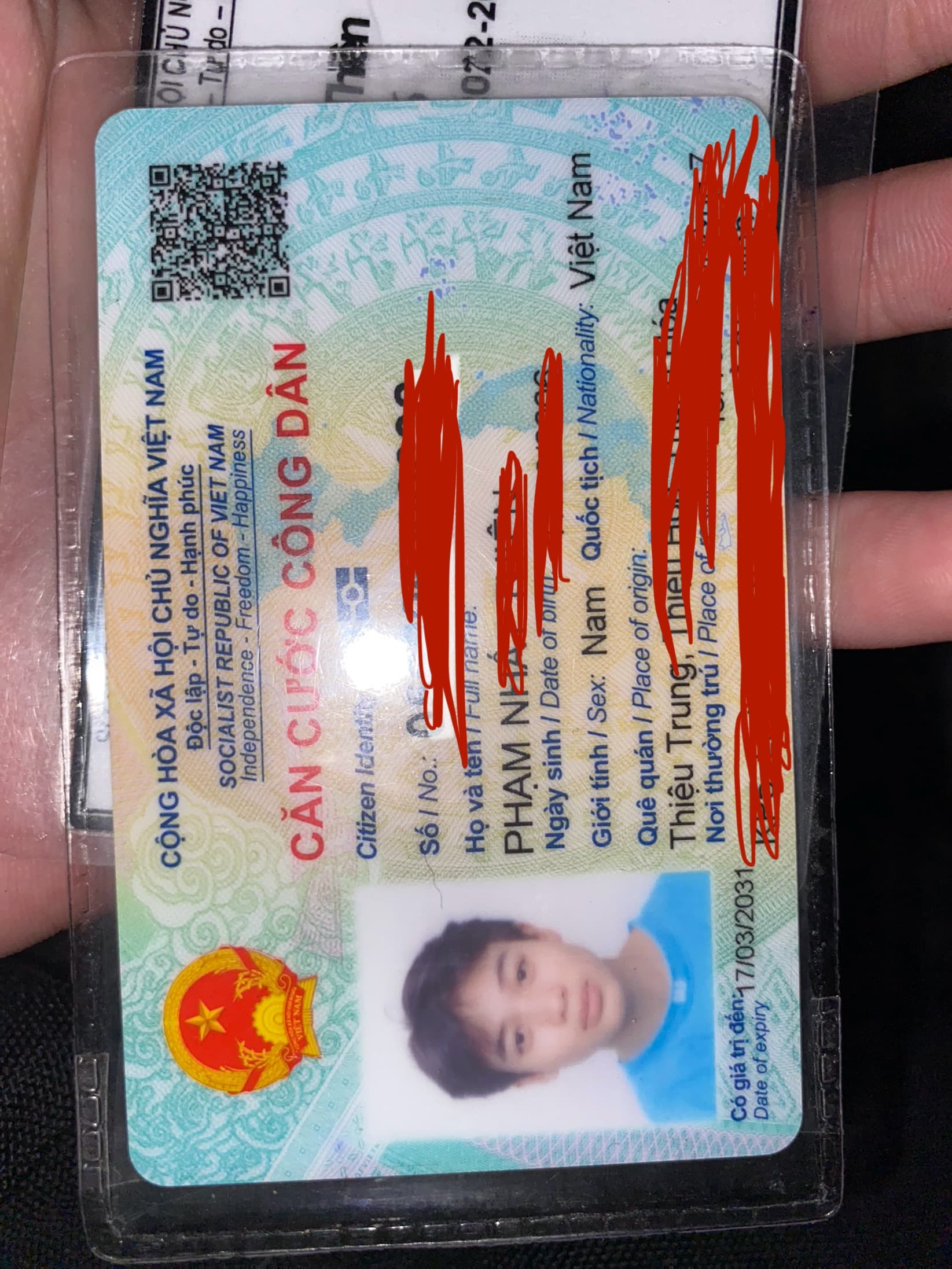 E bị mất một cái ví có thẻ sinh viên cccd gplx ở kv q2 đến Tân Phú