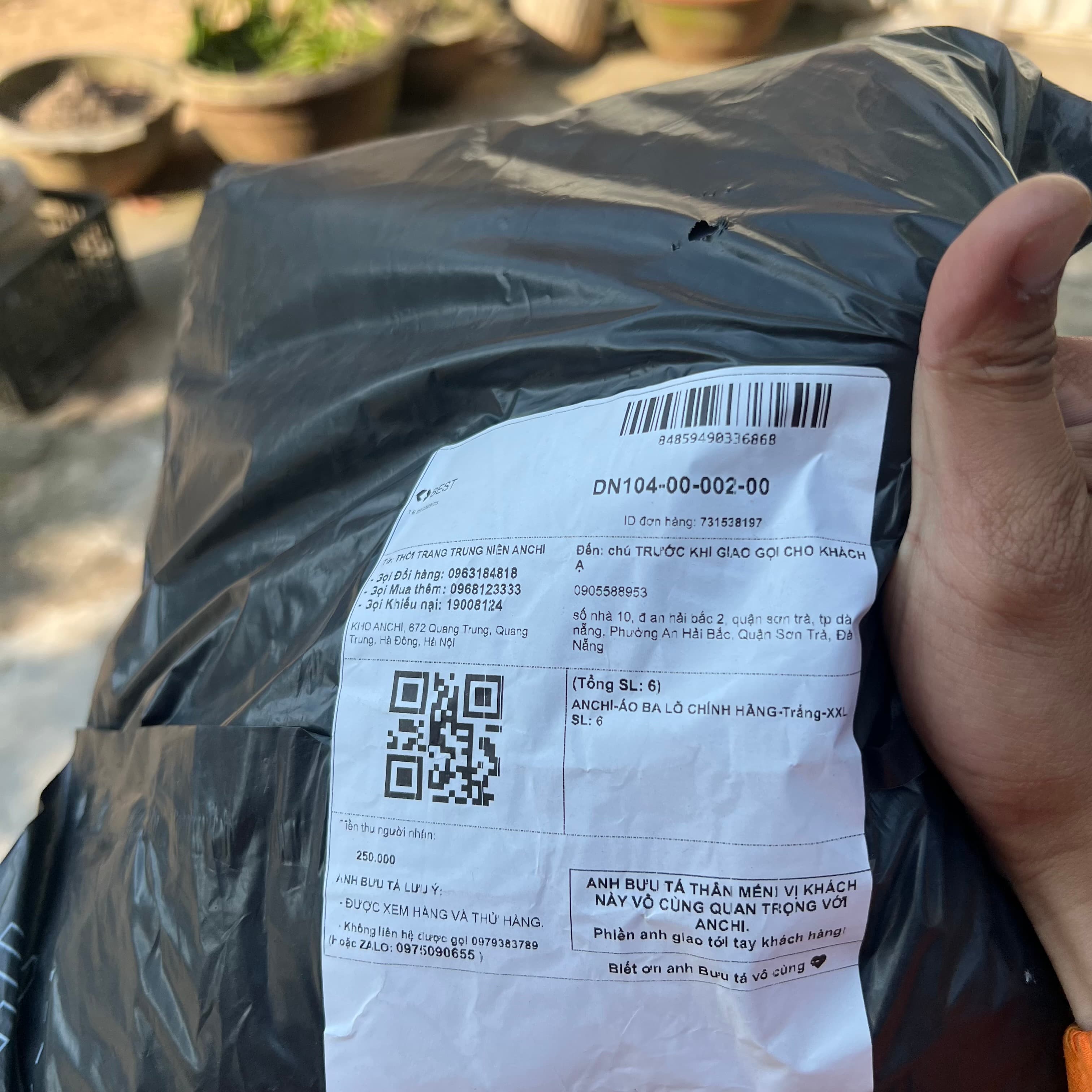 Túi hàng của khách