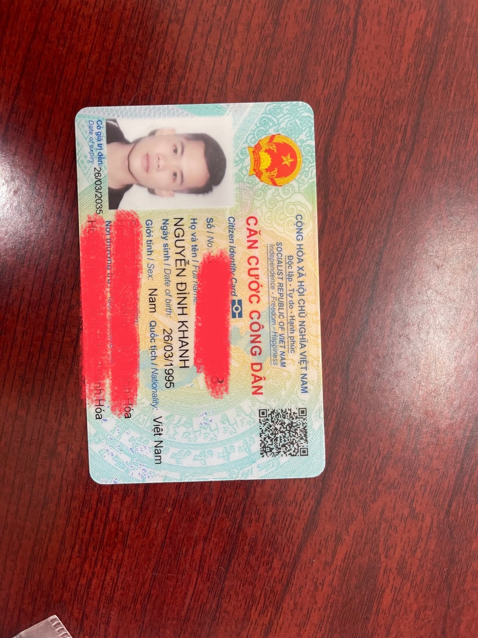 Trên đường đi từ Hưng Yên về Phố nối mình có làm rơi một ví màu đen giấy tờ tên Nguyễn Đình Khanh