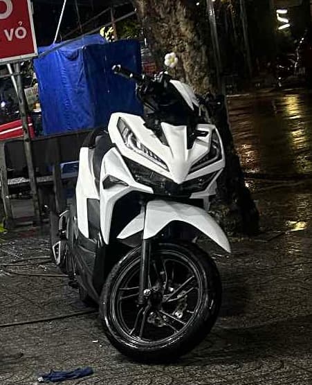 Em có mất 1 chiếc xe vario 125 màu trắng đen biển số 69AM-137.09 ở MỹPhước,BếnCát,BìnhDương 