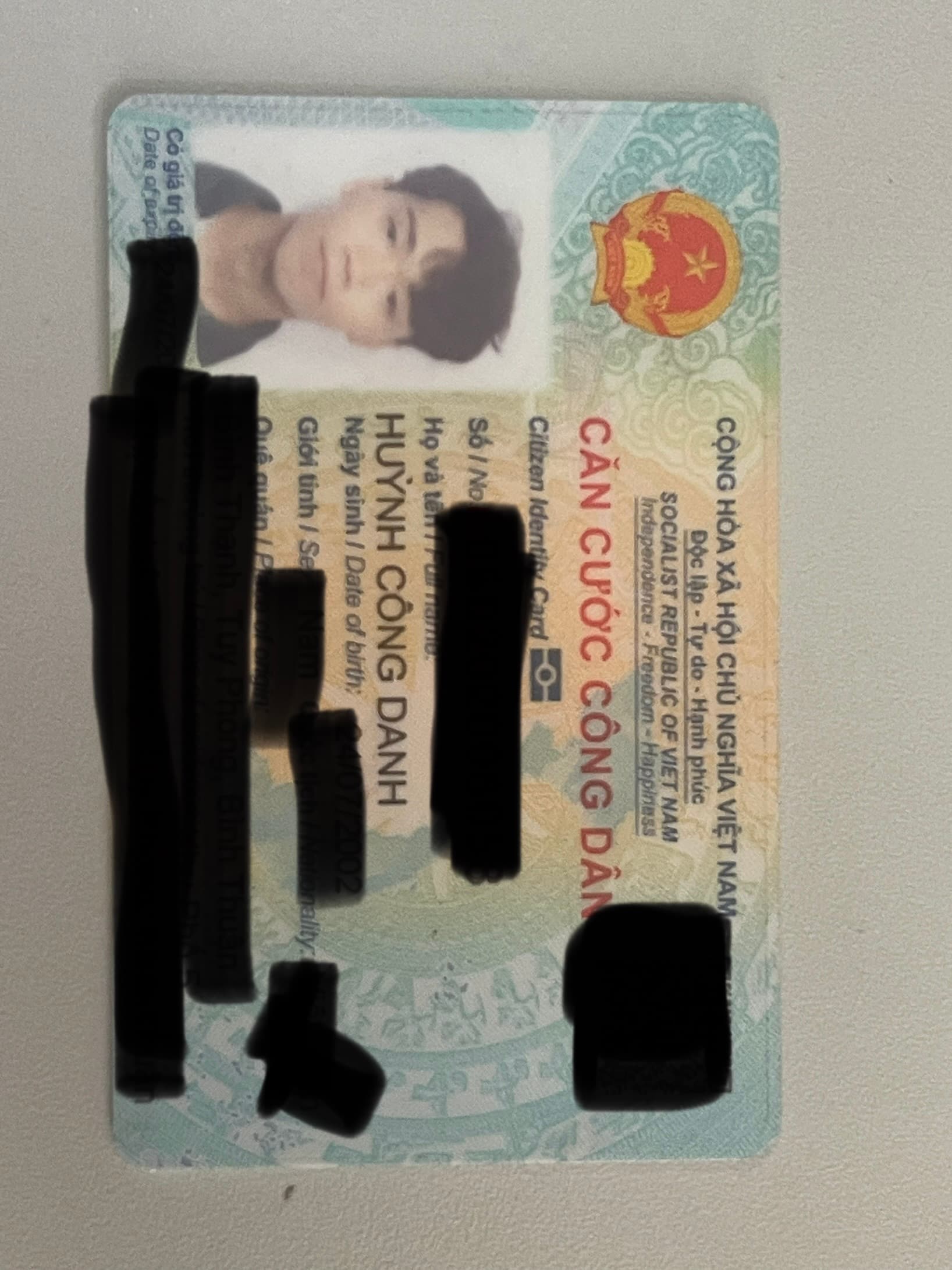 Tìm ví màu đen gần công viên Lê Văn Tám, Tên: Huỳnh Công Danh năm sinh : 2002 sdt : 0326762247