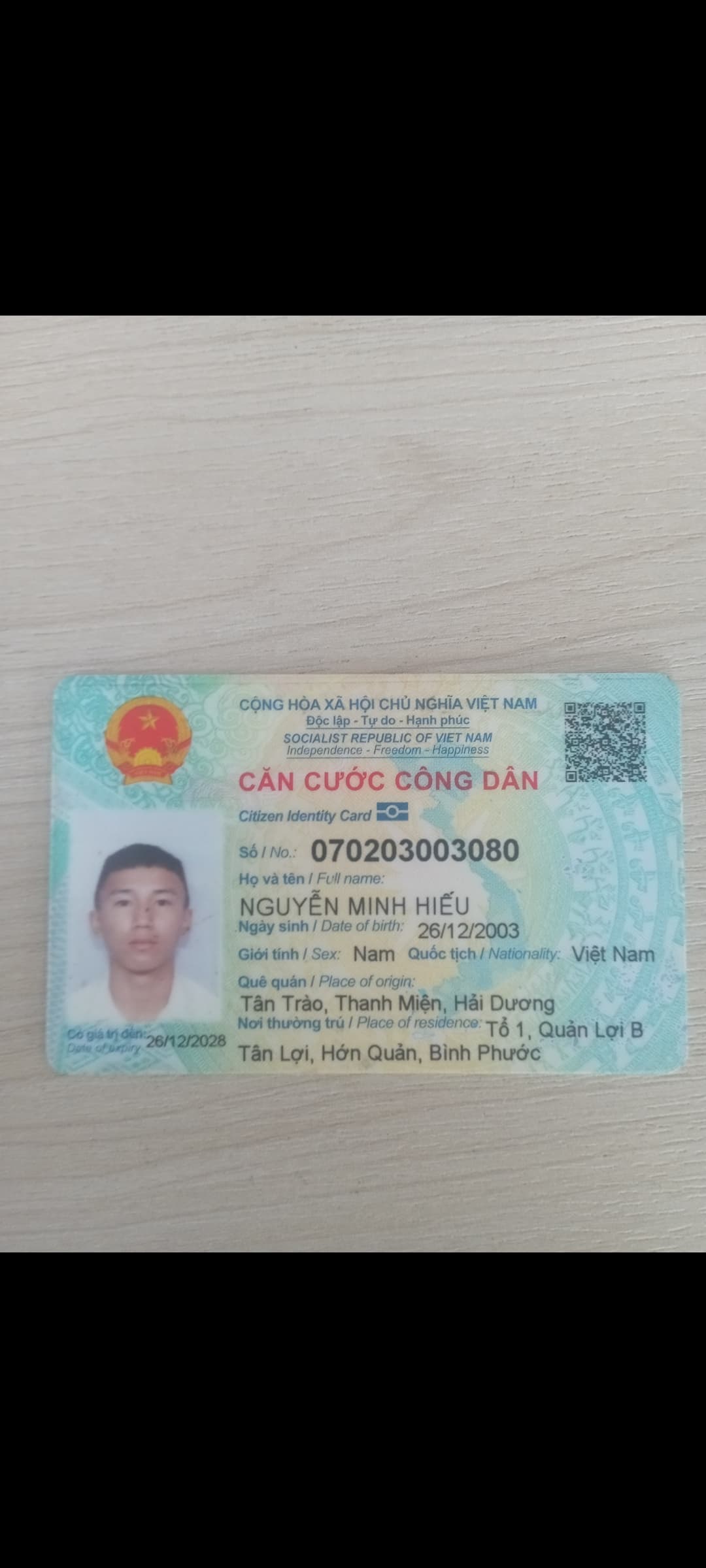 Bóp cũ chứa giấy tờ tùy thân 