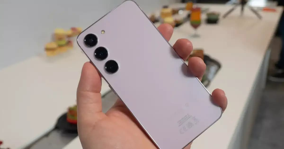 Rơi điện thoại Samsung S23 màu tím ốp xanh lá cây- Hà Nội