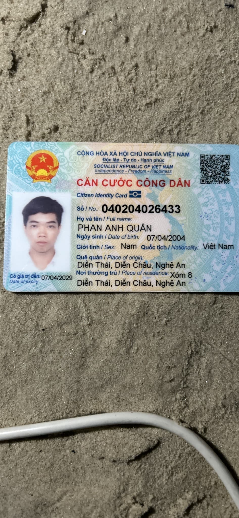 em muốn tìm ví tiền bị rơi tên Phan Anh Quân rơi ở khu bxe giáp bát ạ